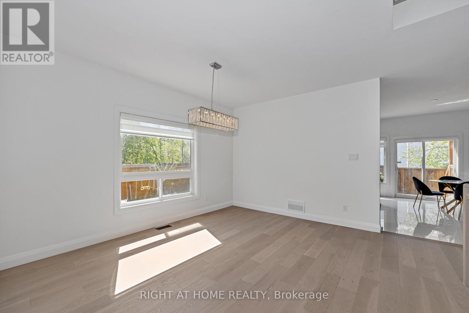 326 Wisteria Crescent, Ottawa, Ontario  K1V 0N5 - Photo 11 - X12152589