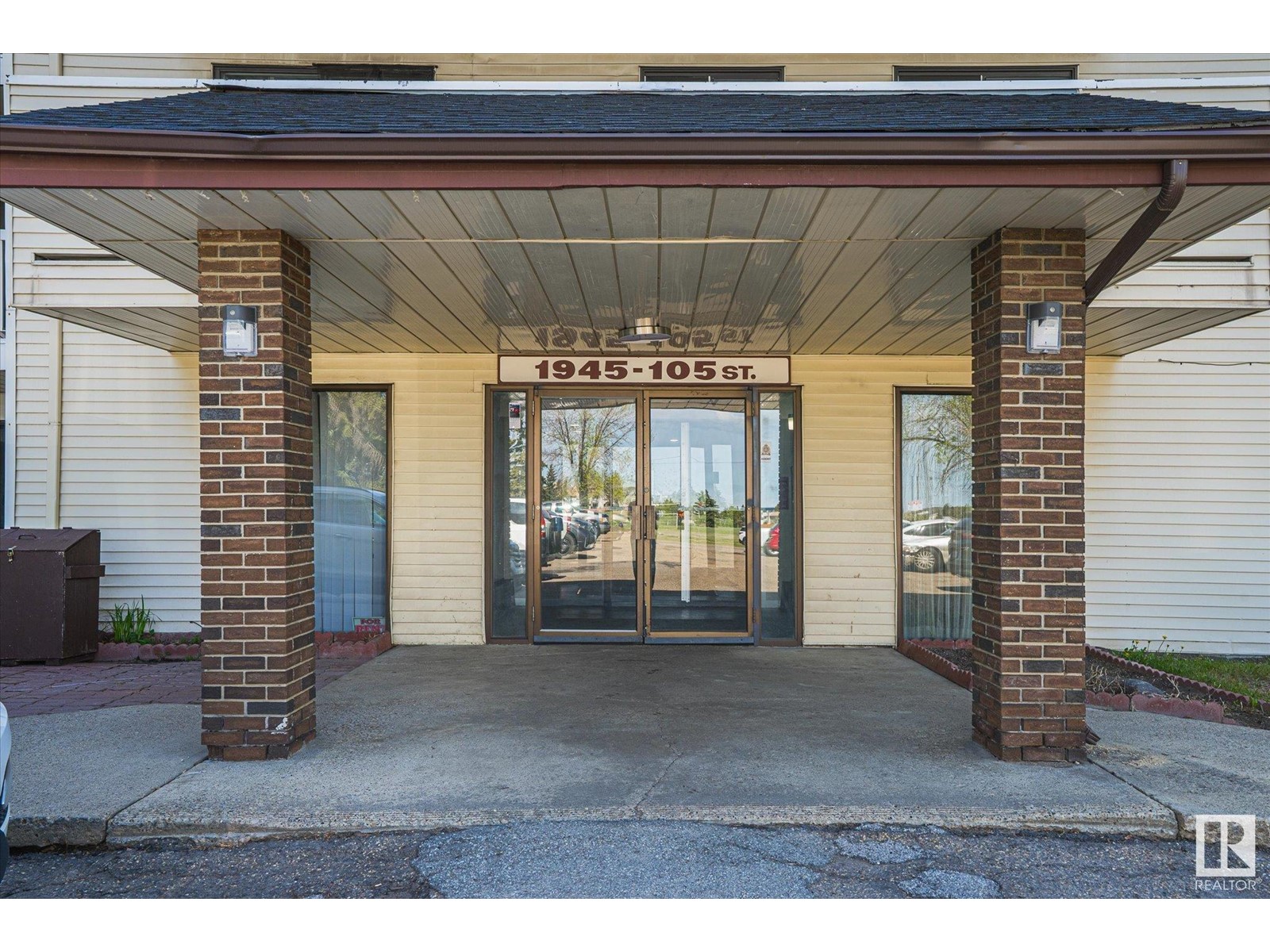 Property at #307 1945 105 ST NW image 3