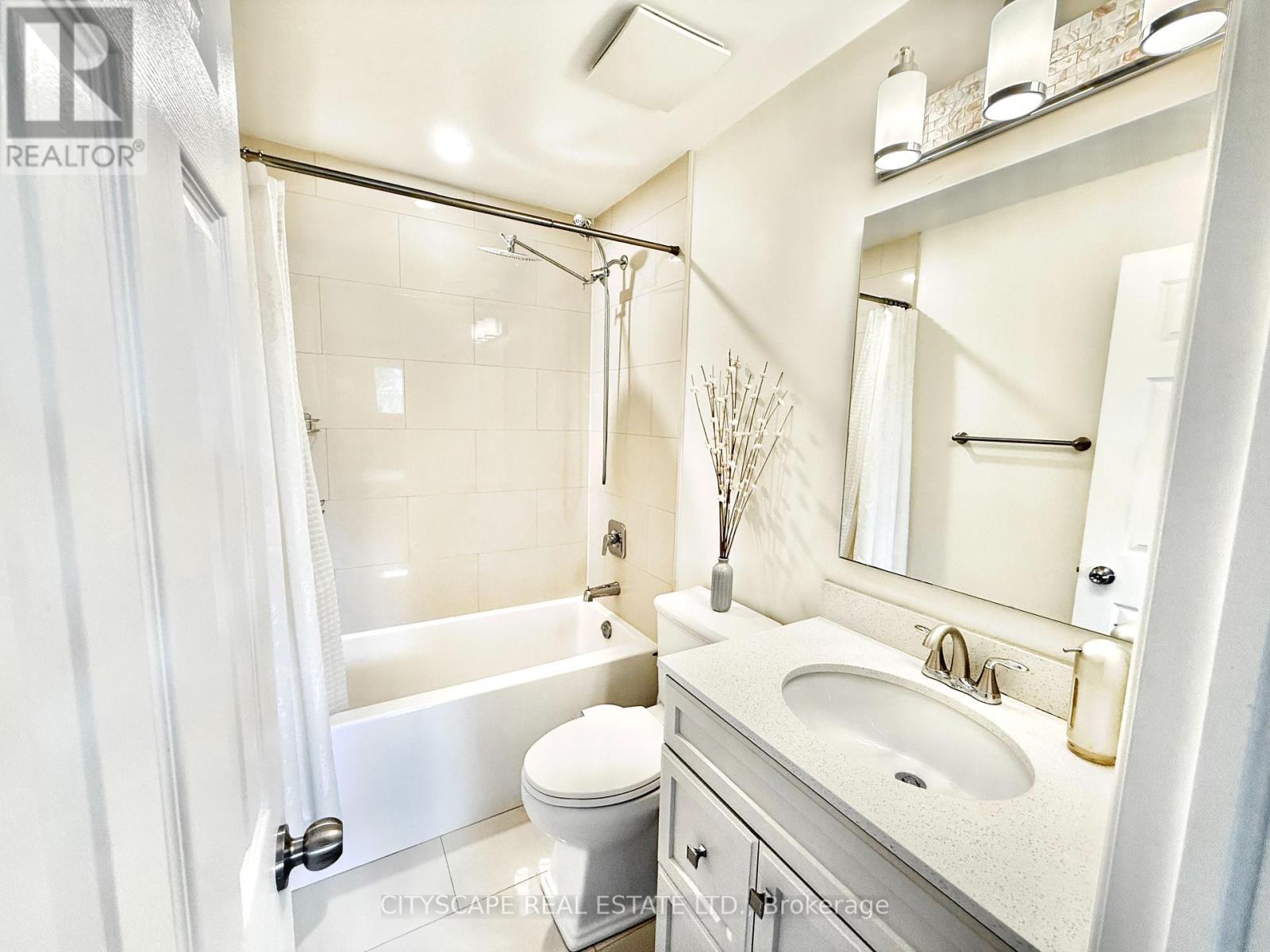 3376 Frobex Court, Mississauga, Ontario  L5C 2B5 - Photo 26 - W12152143