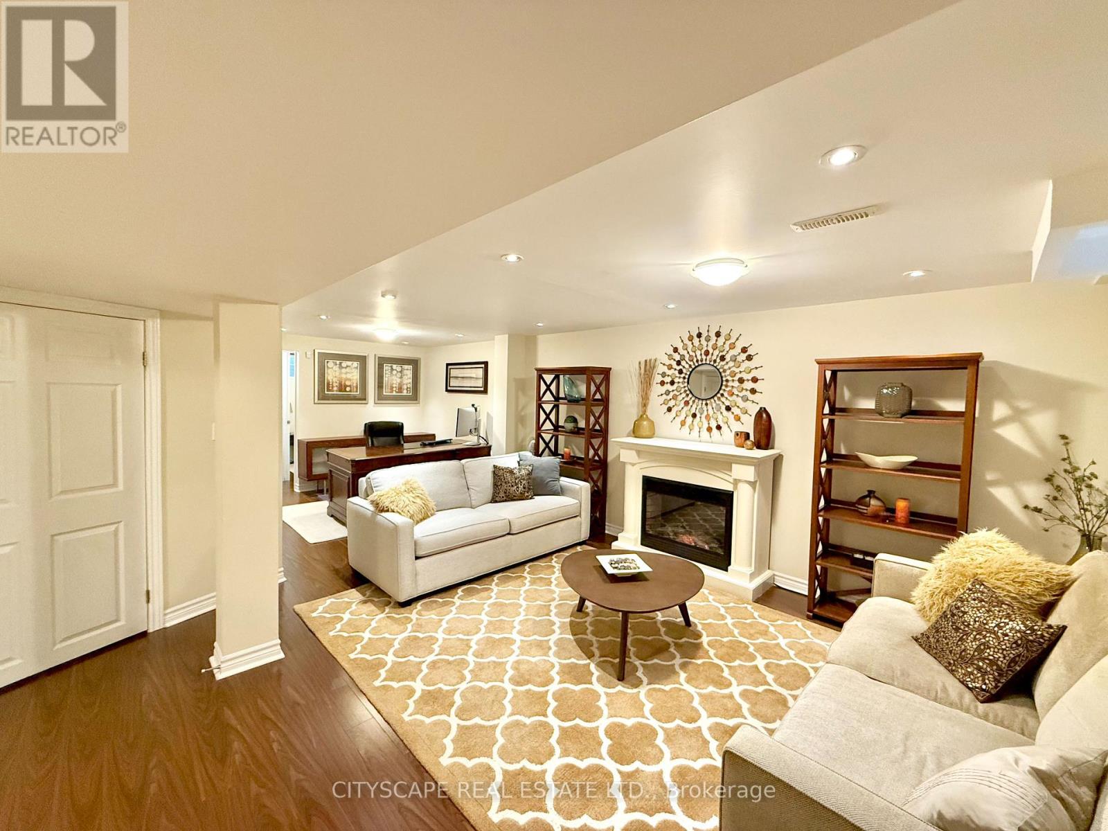 3376 Frobex Court, Mississauga, Ontario  L5C 2B5 - Photo 32 - W12152143
