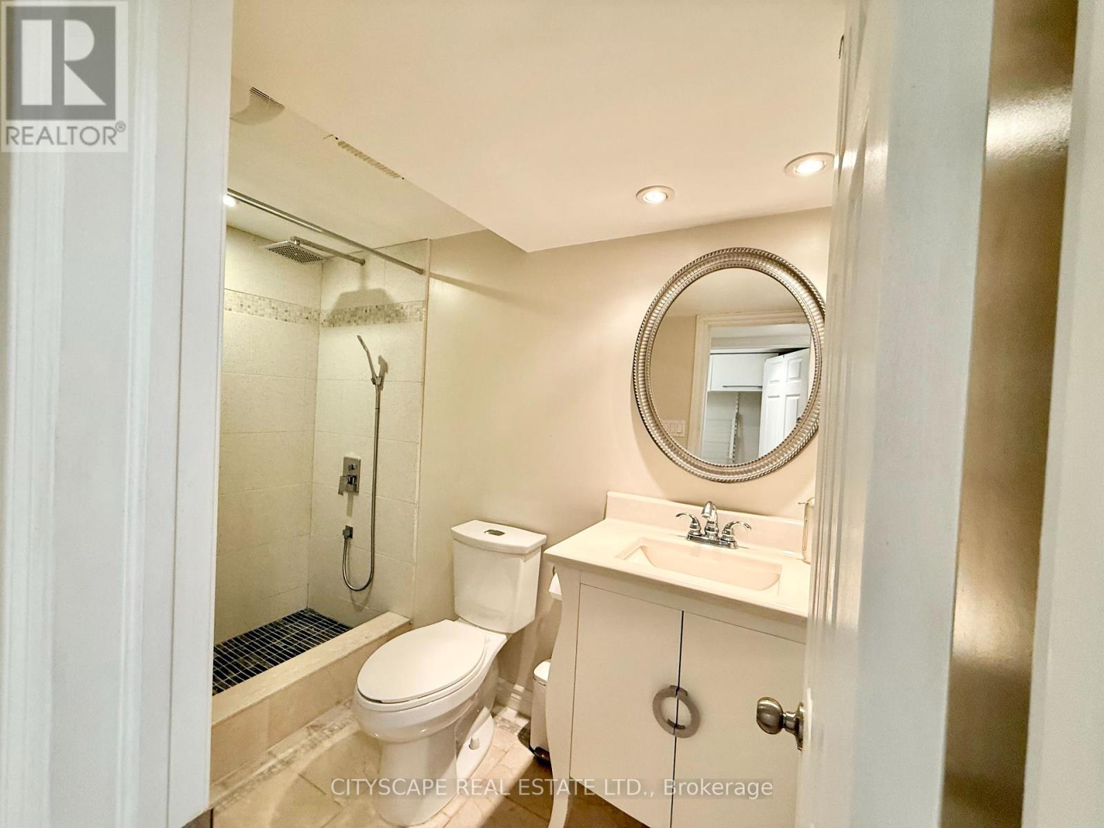 3376 Frobex Court, Mississauga, Ontario  L5C 2B5 - Photo 38 - W12152143