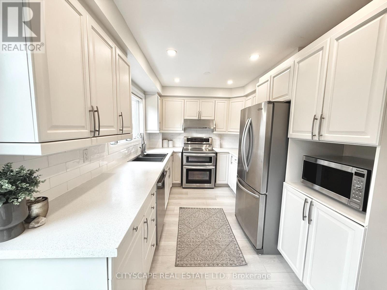 3376 Frobex Court, Mississauga, Ontario  L5C 2B5 - Photo 19 - W12152143