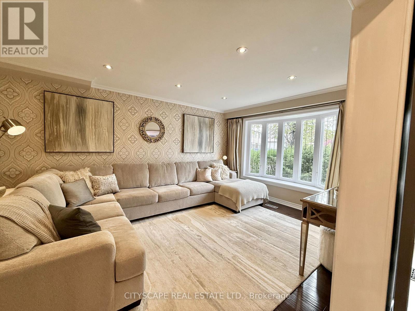 3376 Frobex Court, Mississauga, Ontario  L5C 2B5 - Photo 11 - W12152143