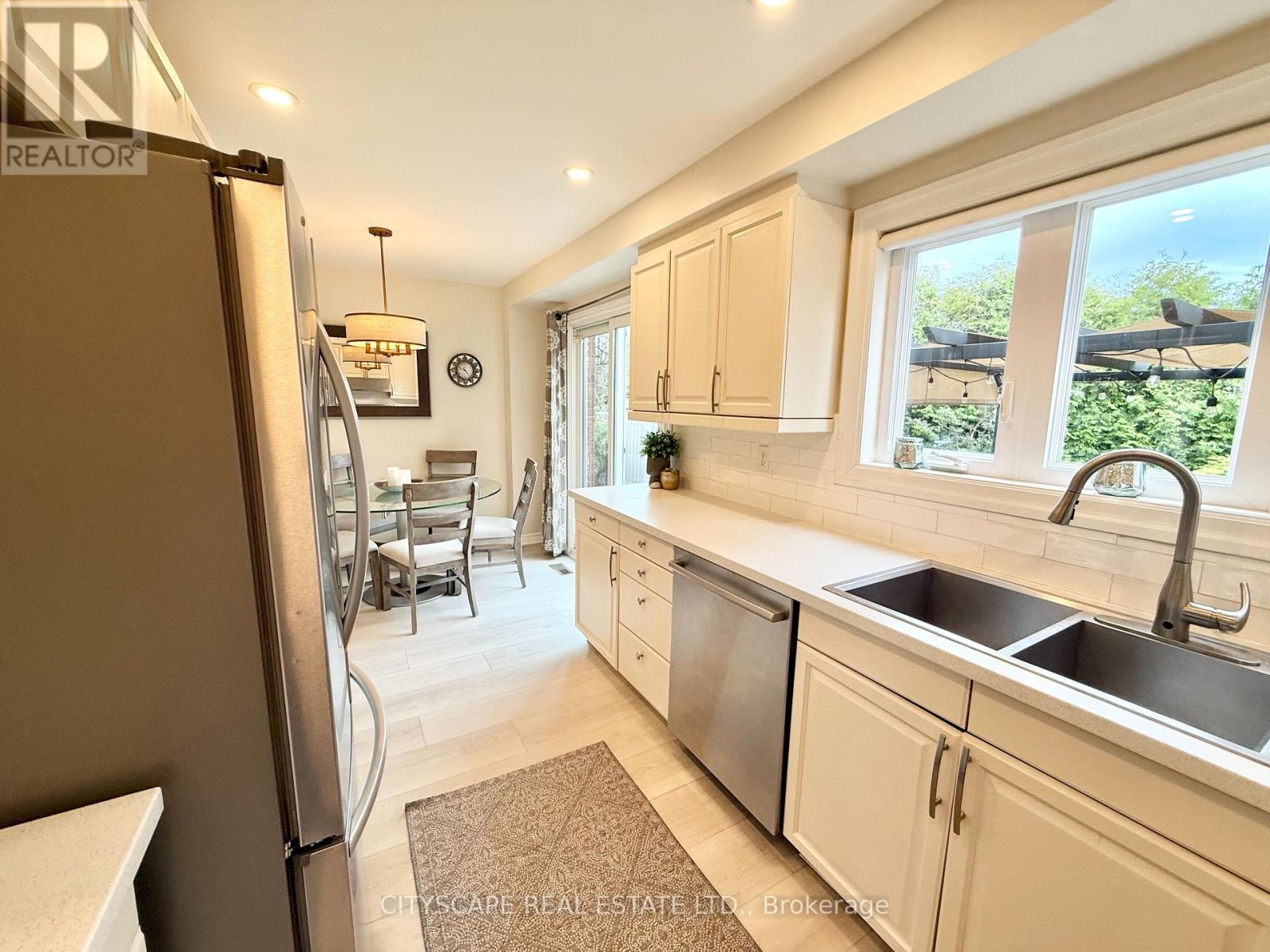 3376 Frobex Court, Mississauga, Ontario  L5C 2B5 - Photo 21 - W12152143