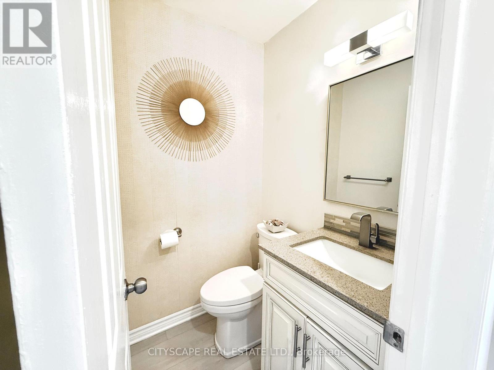 3376 Frobex Court, Mississauga, Ontario  L5C 2B5 - Photo 15 - W12152143