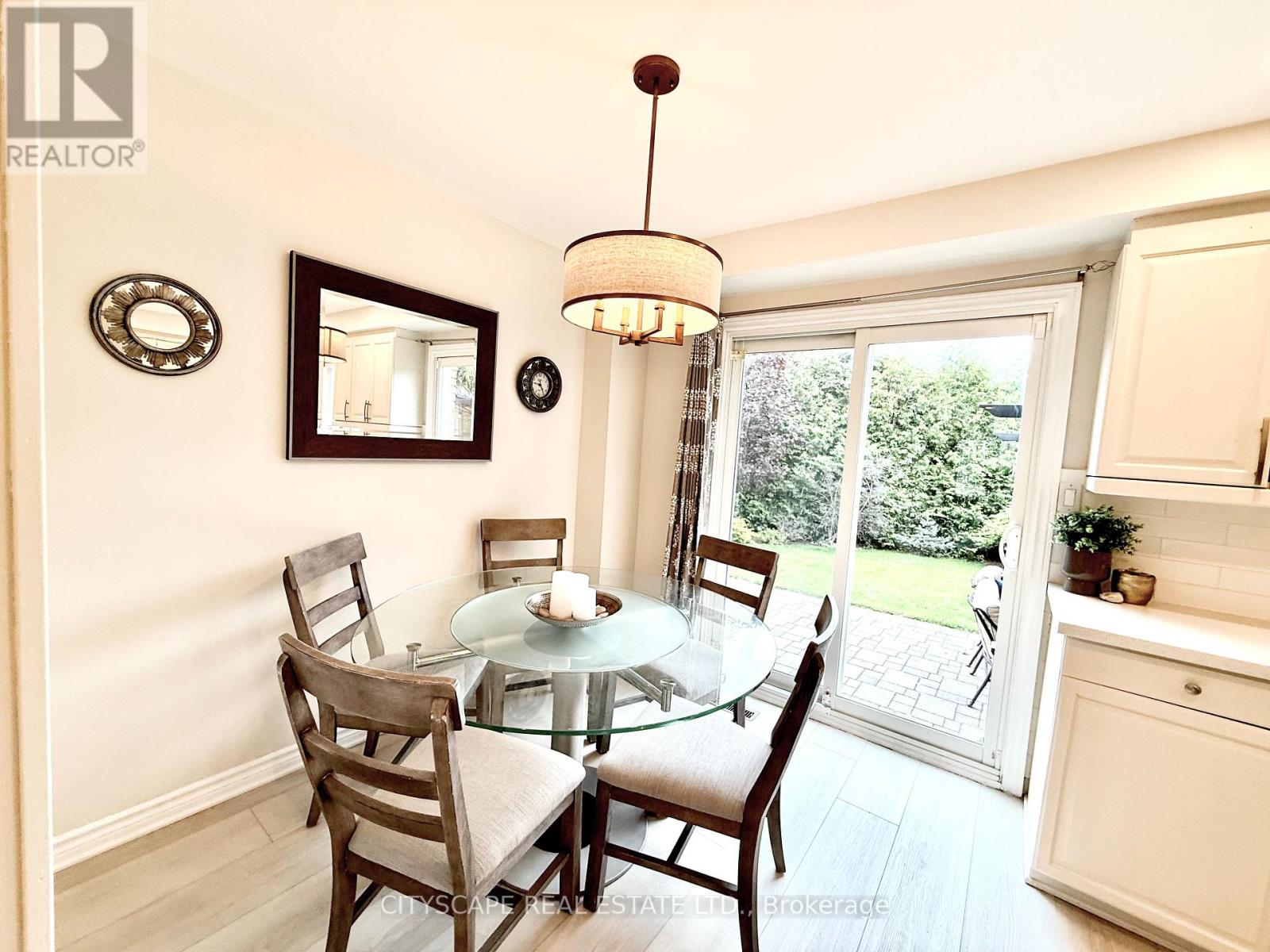 3376 Frobex Court, Mississauga, Ontario  L5C 2B5 - Photo 17 - W12152143