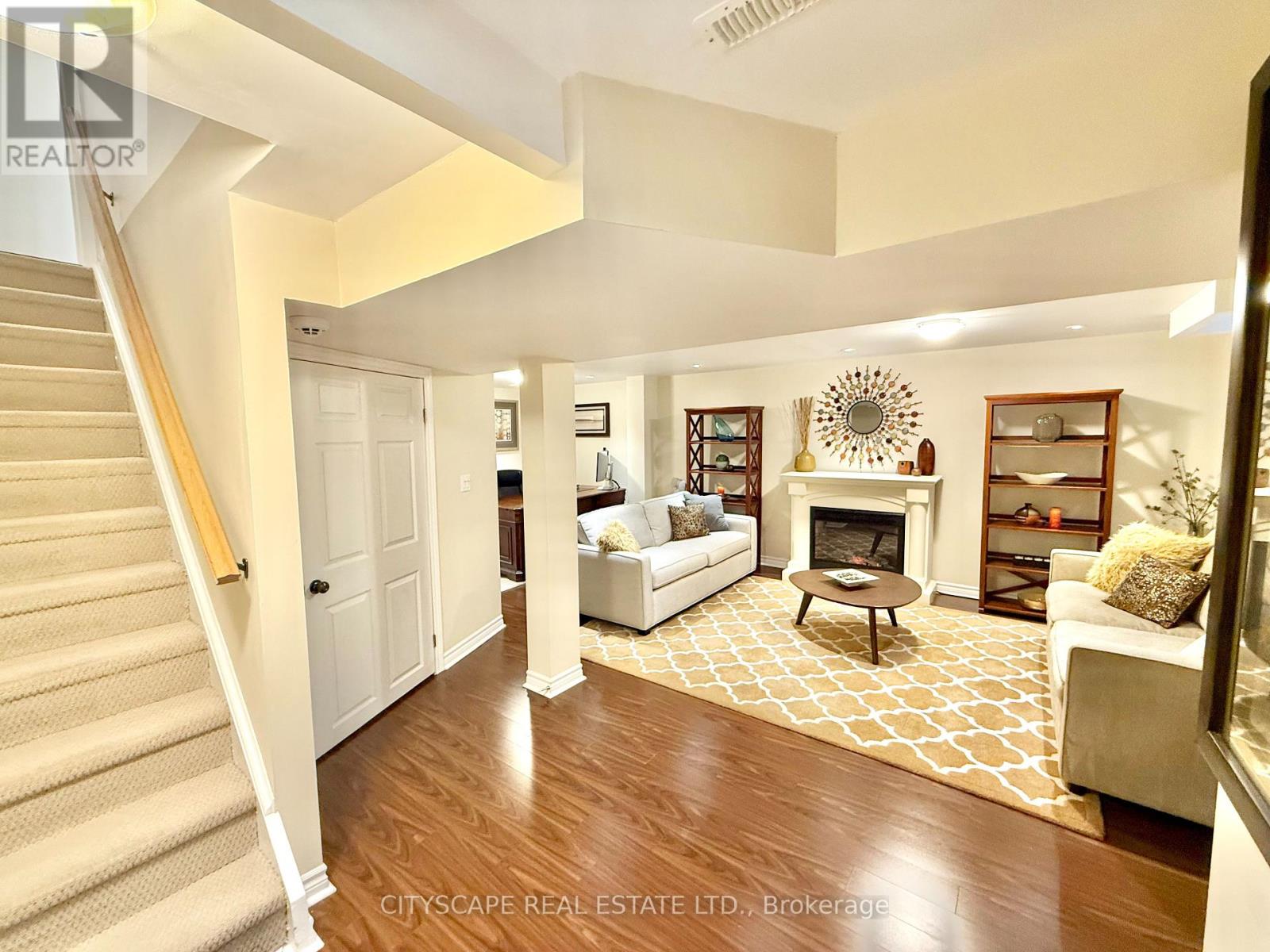 3376 Frobex Court, Mississauga, Ontario  L5C 2B5 - Photo 31 - W12152143