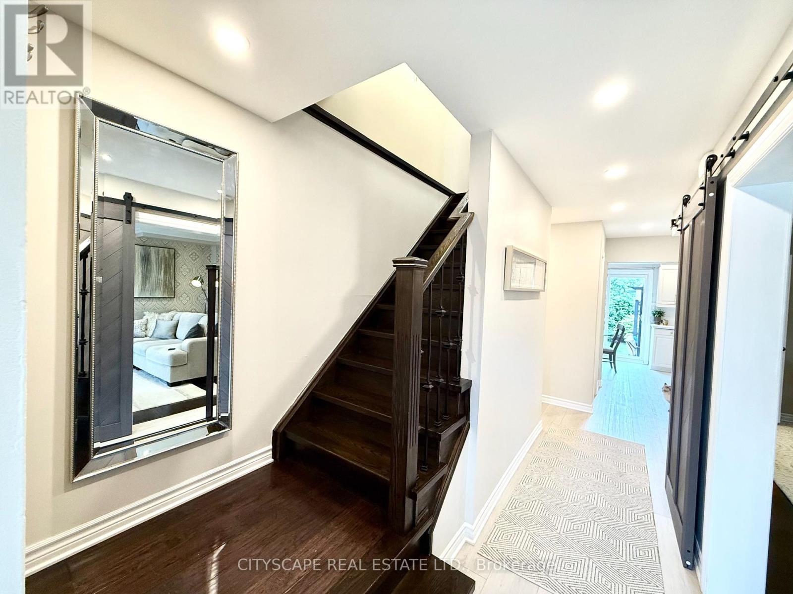 3376 Frobex Court, Mississauga, Ontario  L5C 2B5 - Photo 8 - W12152143