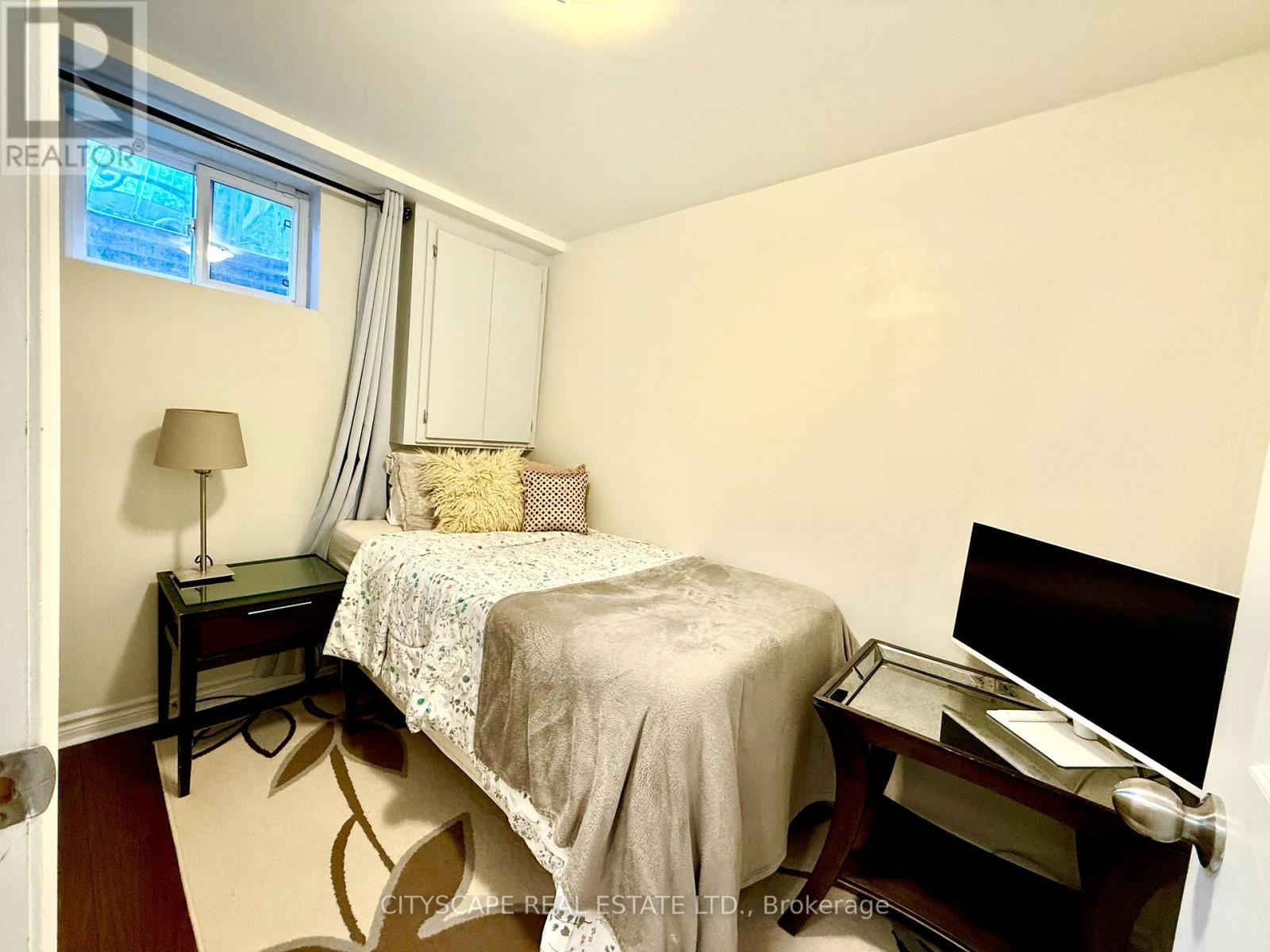 3376 Frobex Court, Mississauga, Ontario  L5C 2B5 - Photo 37 - W12152143