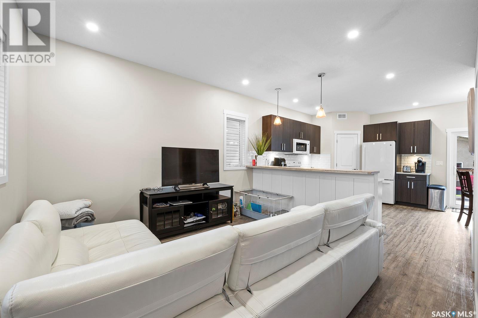 462 Forget Street, Regina, Saskatchewan  S4R 4X9 - Photo 2 - SK005997