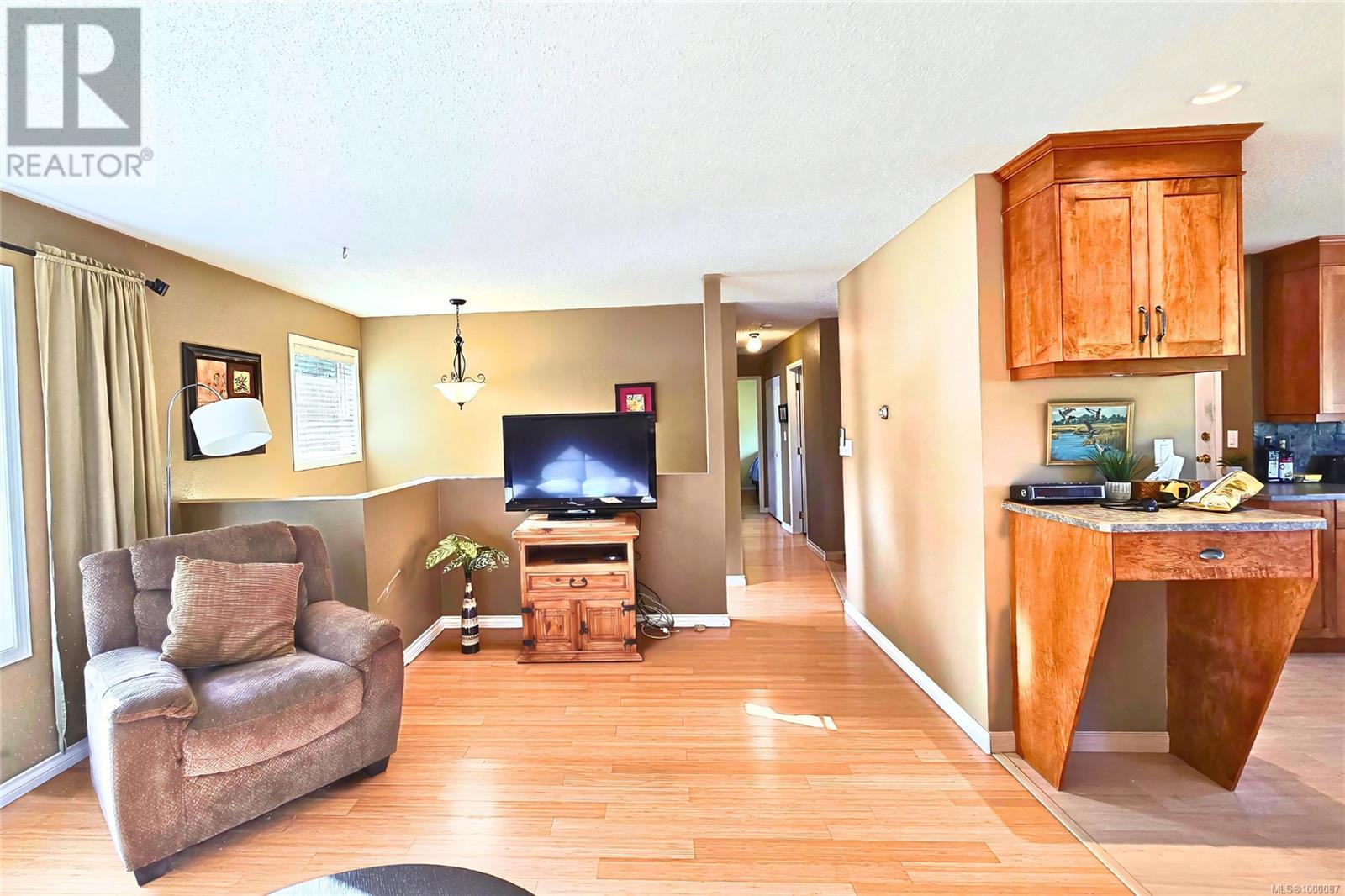 1689 Bay St, Ucluelet, British Columbia  V0R 3A0 - Photo 10 - 1000087