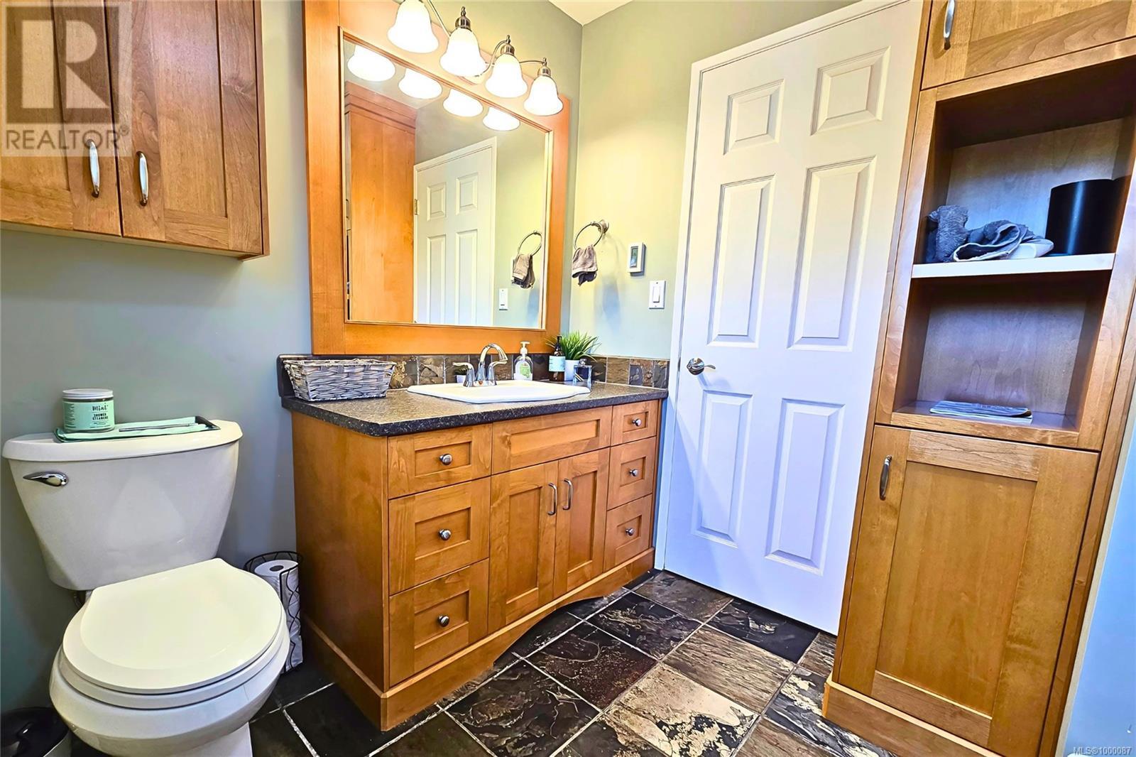 1689 Bay St, Ucluelet, British Columbia  V0R 3A0 - Photo 11 - 1000087