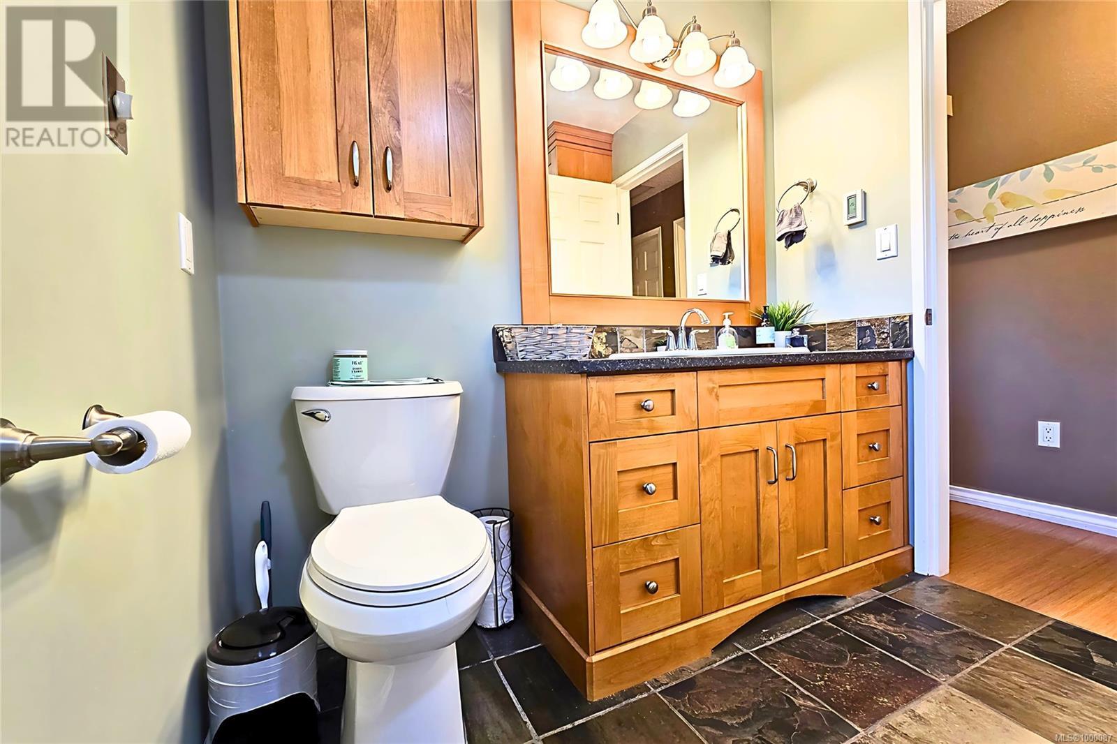 1689 Bay St, Ucluelet, British Columbia  V0R 3A0 - Photo 31 - 1000087