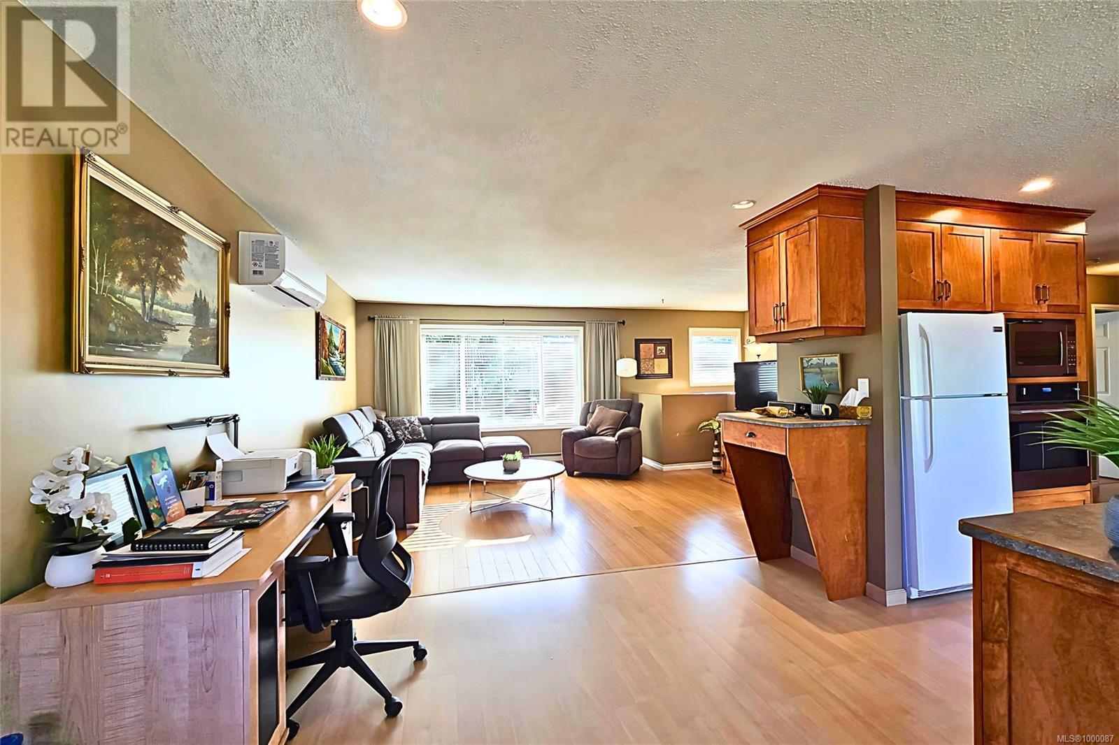 1689 Bay St, Ucluelet, British Columbia  V0R 3A0 - Photo 8 - 1000087