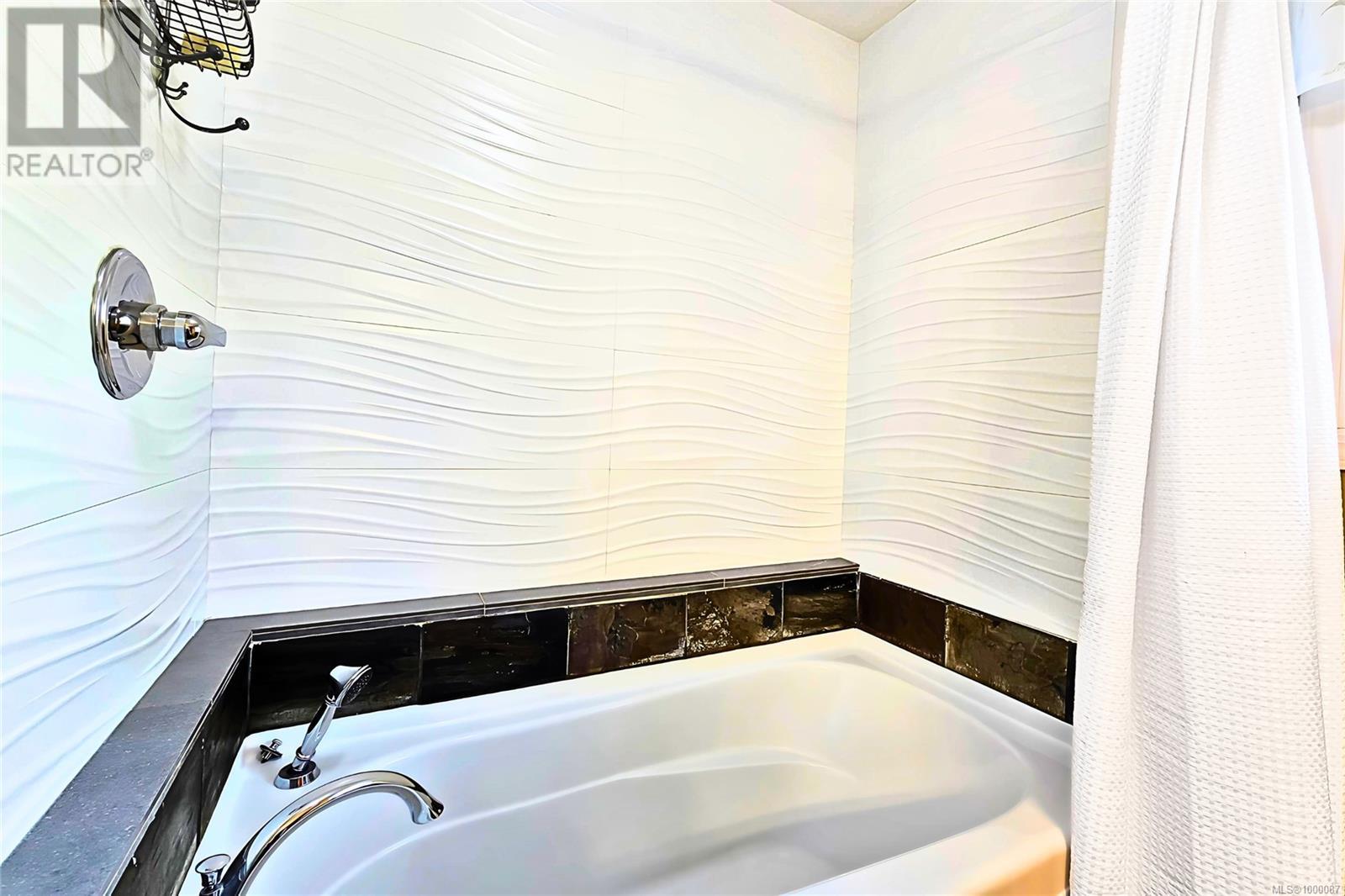 1689 Bay St, Ucluelet, British Columbia  V0R 3A0 - Photo 28 - 1000087