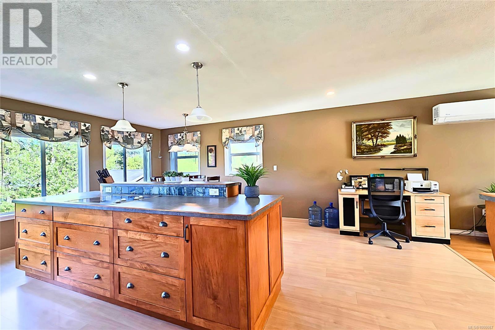 1689 Bay St, Ucluelet, British Columbia  V0R 3A0 - Photo 6 - 1000087