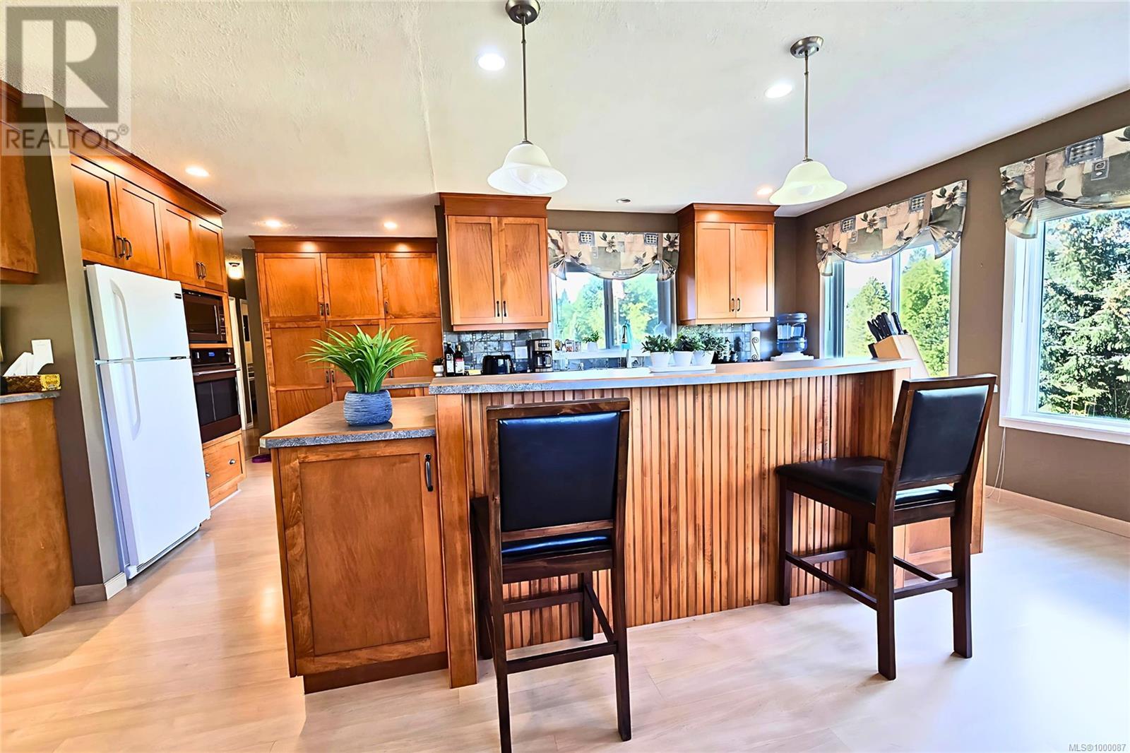 1689 Bay St, Ucluelet, British Columbia  V0R 3A0 - Photo 4 - 1000087