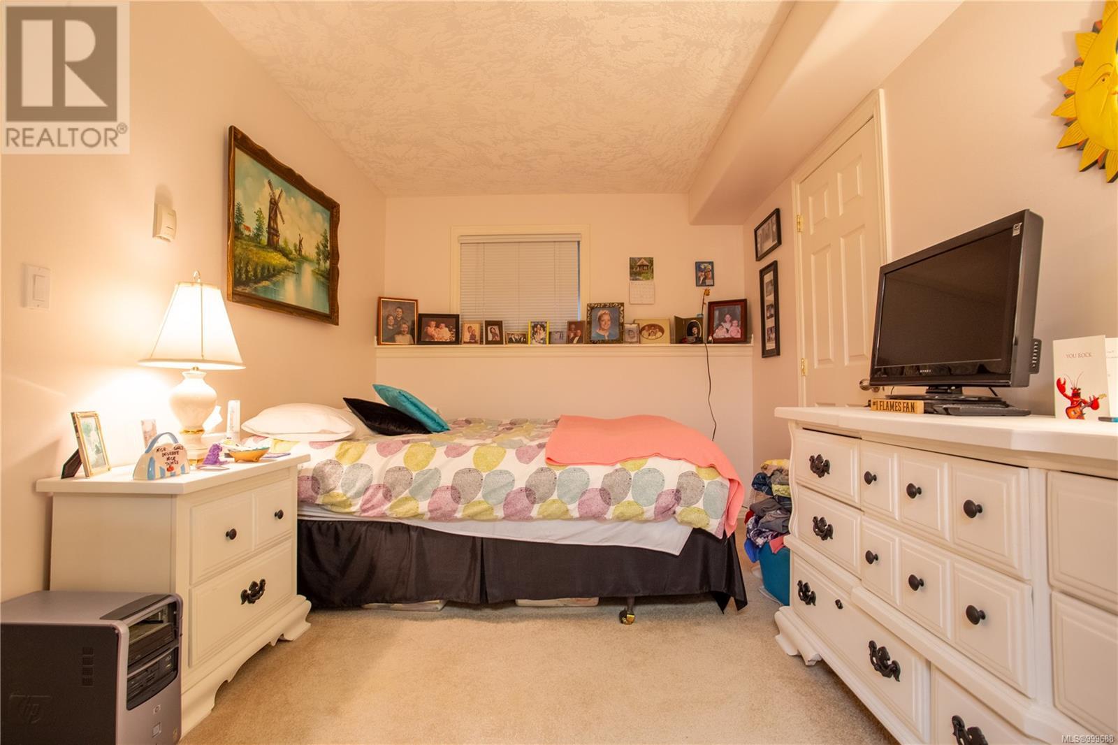 Property at 6191 Wallace Dr image 4