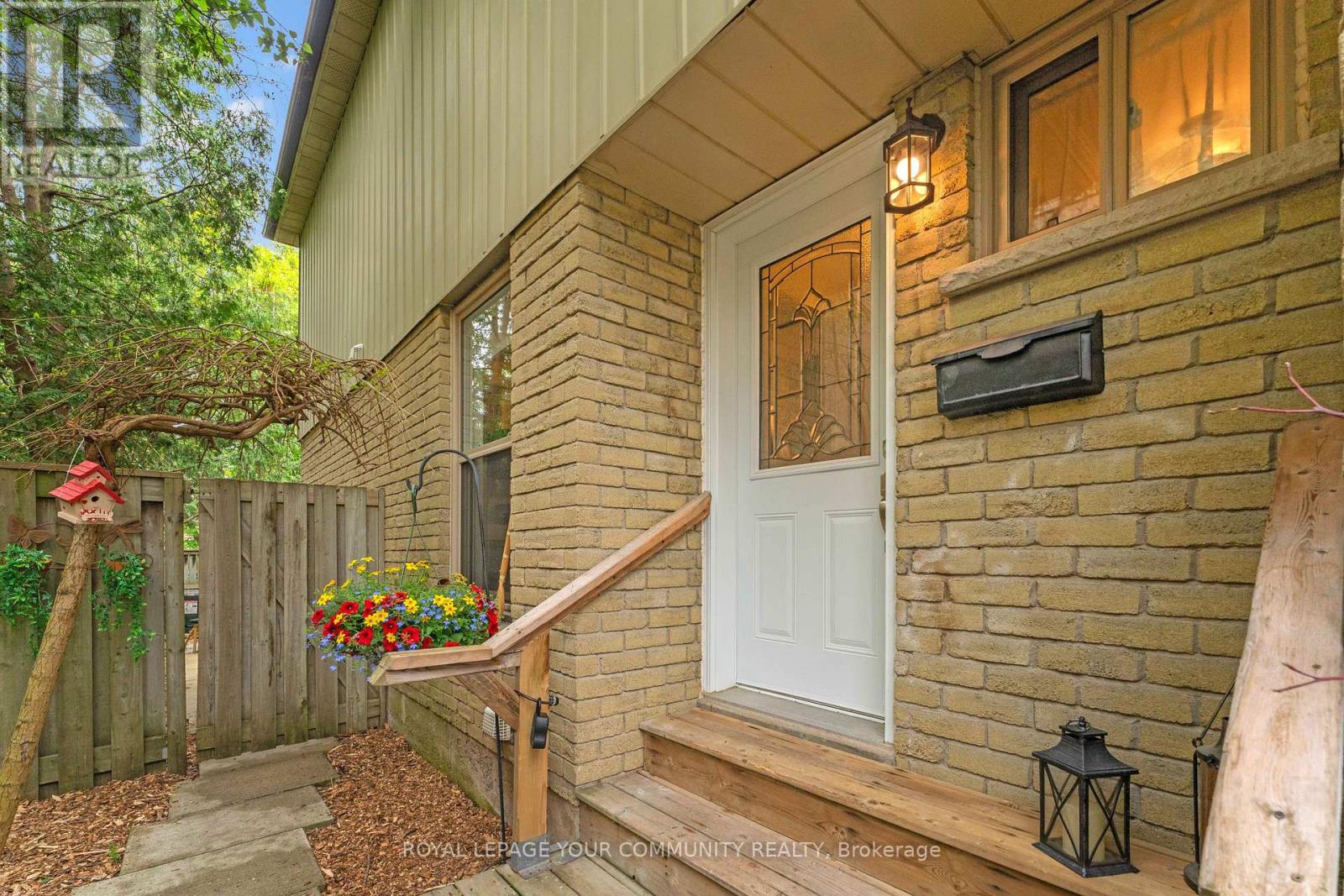 Property at 34 - 2655 GANANOQUE DRIVE image 2