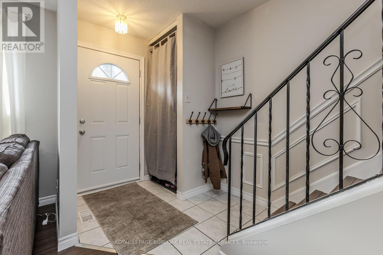 Property at 9 - 165 LIMERIDGE ROAD W image 4