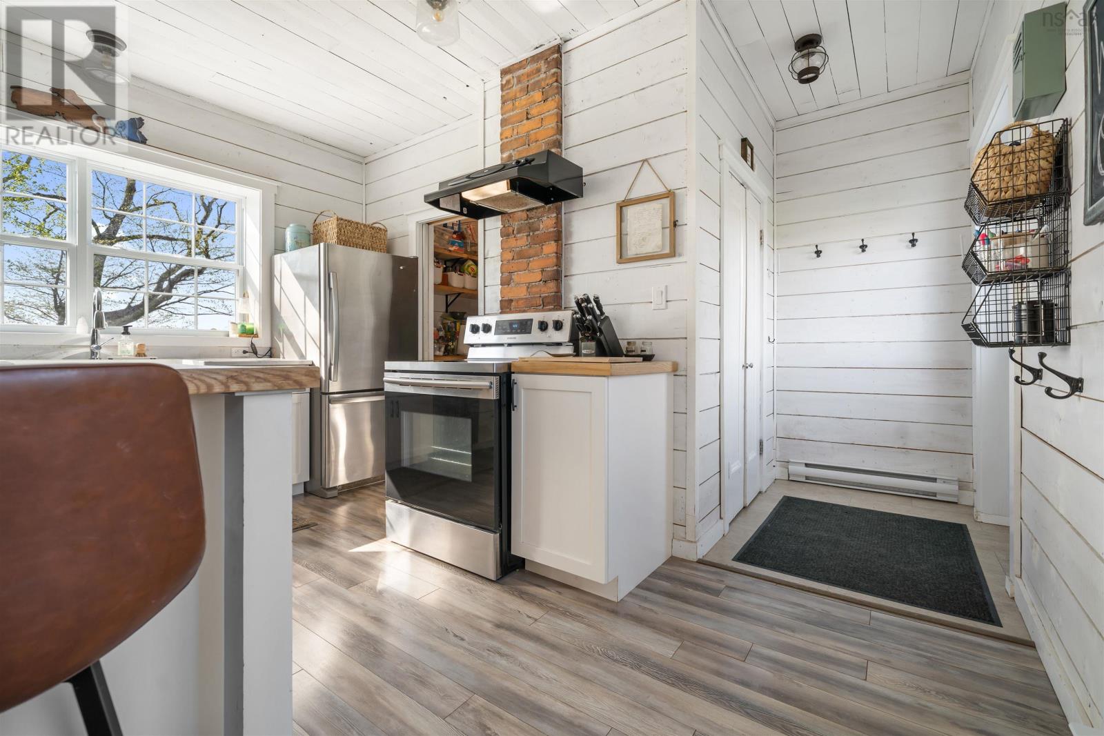 Property at 566 Wallace Road image 4