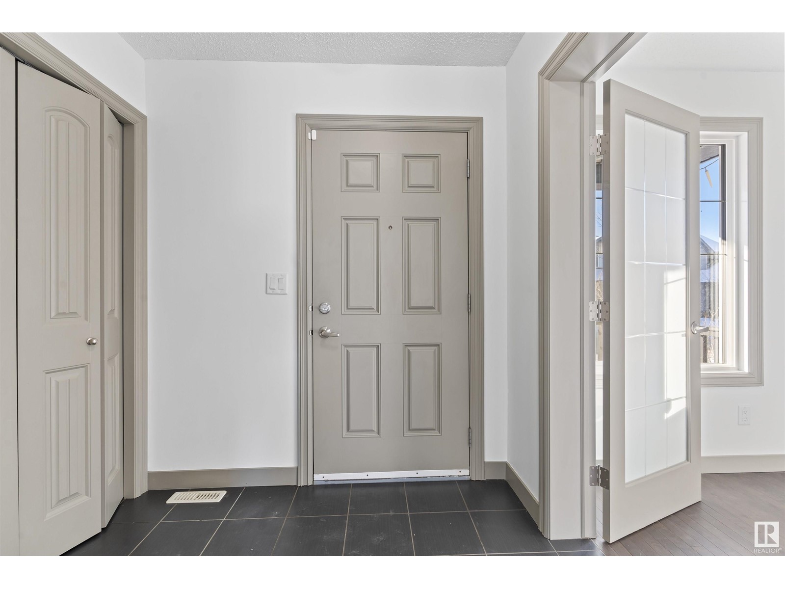 Property at 3020 20 AV NW image 3