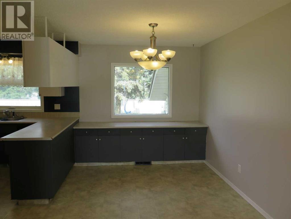9916 85 Avenue, Grande Prairie, Alberta  T8V 0A2 - Photo 7 - A2221445
