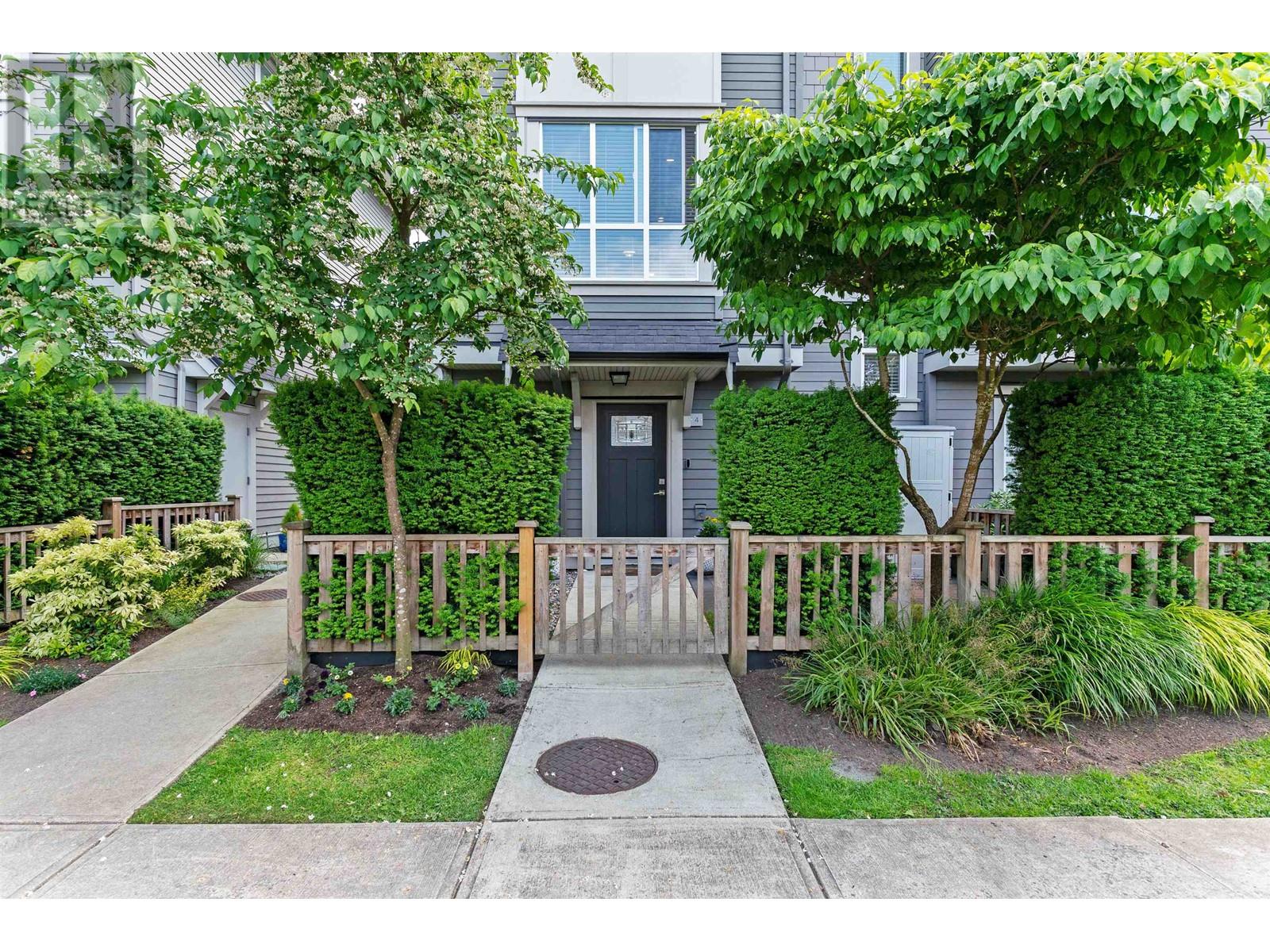 Property at 4 4949 47A AVENUE image 3