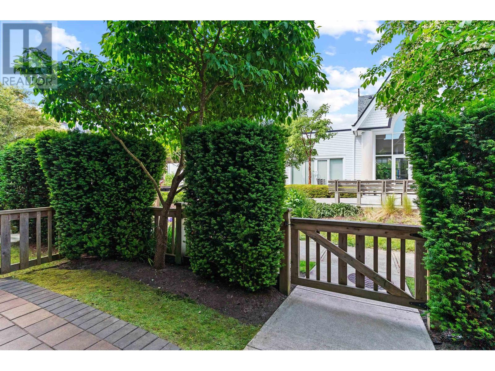Property at 4 4949 47A AVENUE image 4
