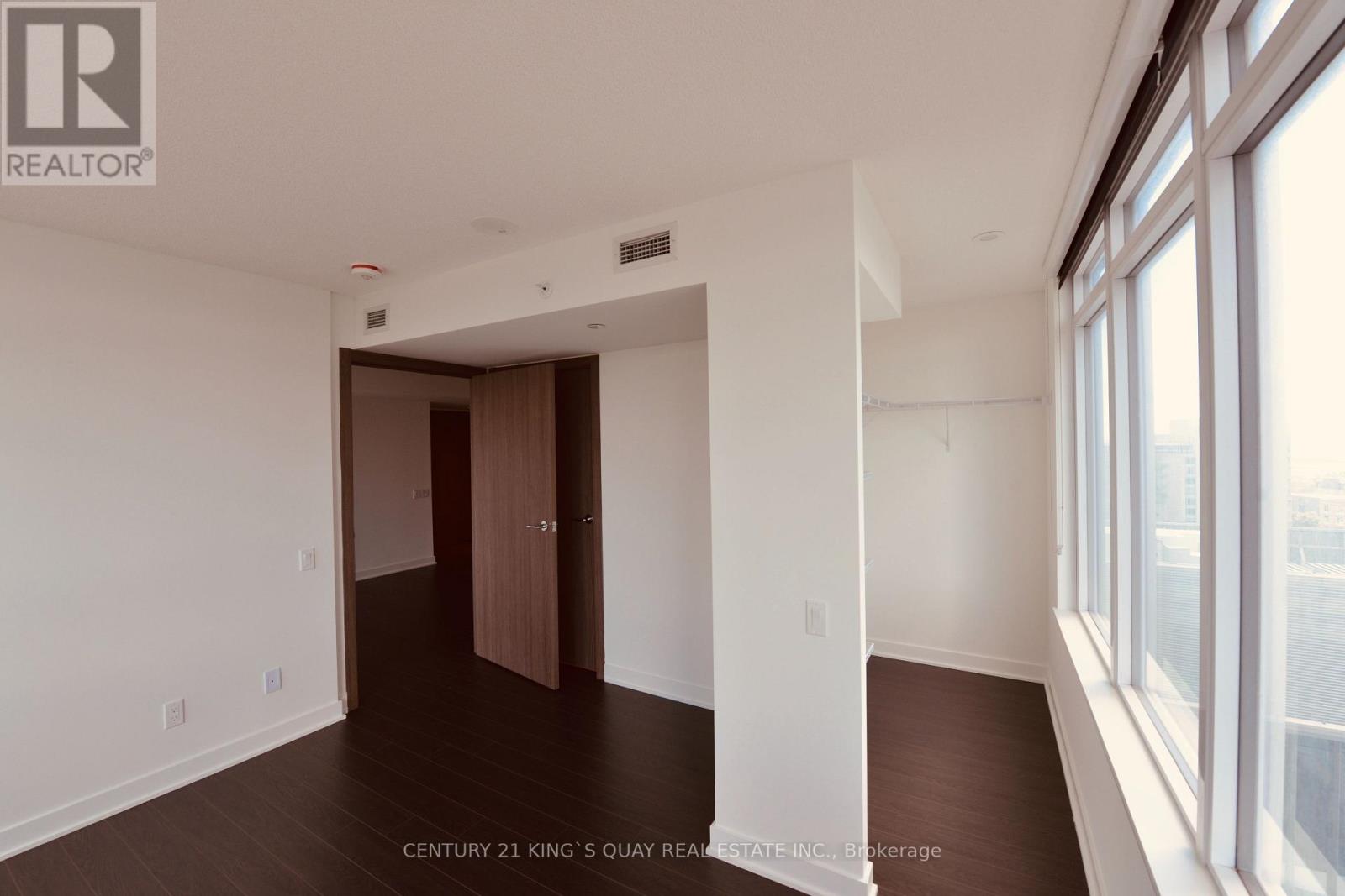 1806 - 17 Bathurst Street, Toronto, Ontario  M5V 0N1 - Photo 8 - C12140861