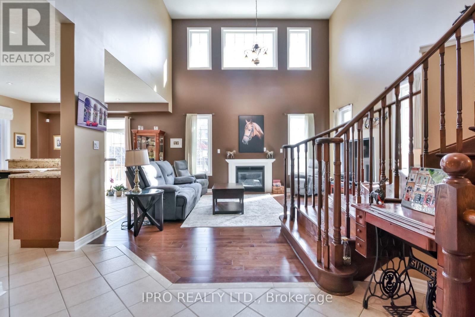 79 Sovereign's Gate, Barrie (Innis-Shore), Ontario  L4N 0Y9 - Photo 1 - S12152263