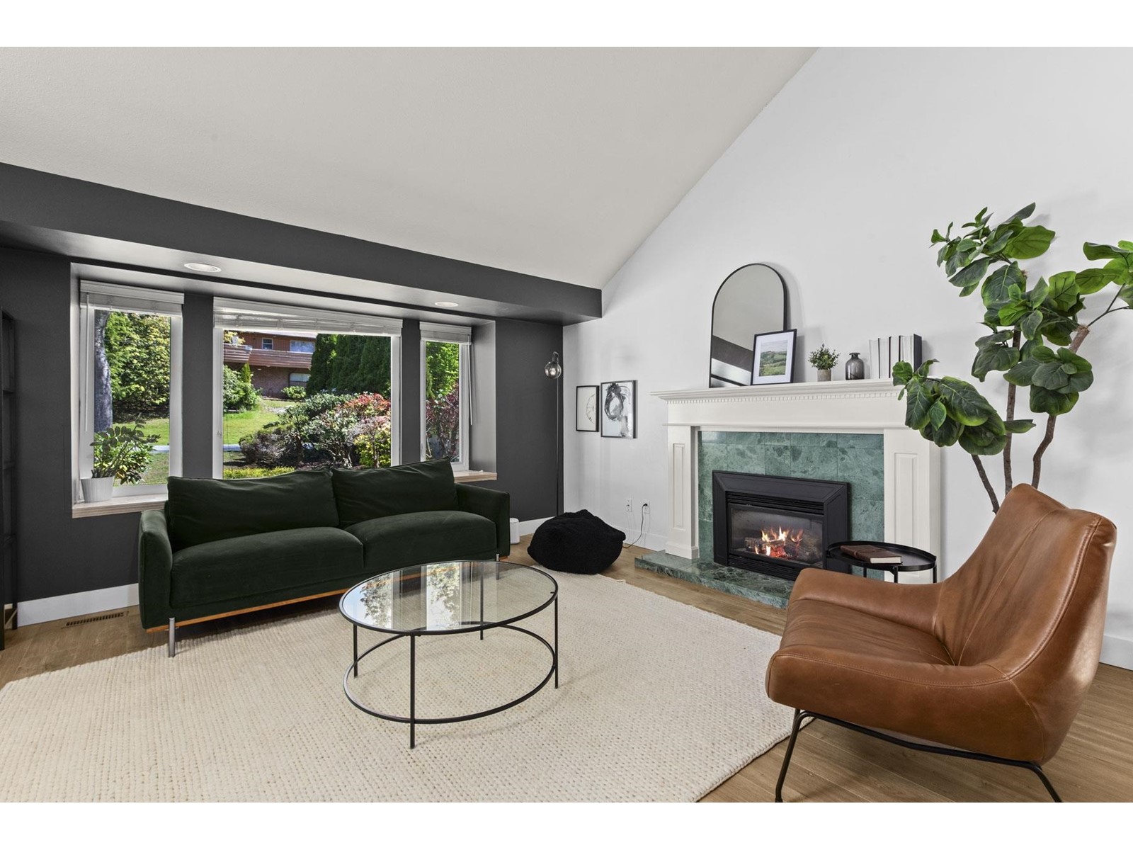 Property at 1627 127 STREET image 4