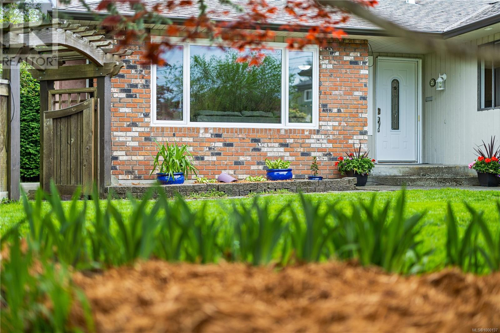 Property at 612 Cormorant Pl image 3