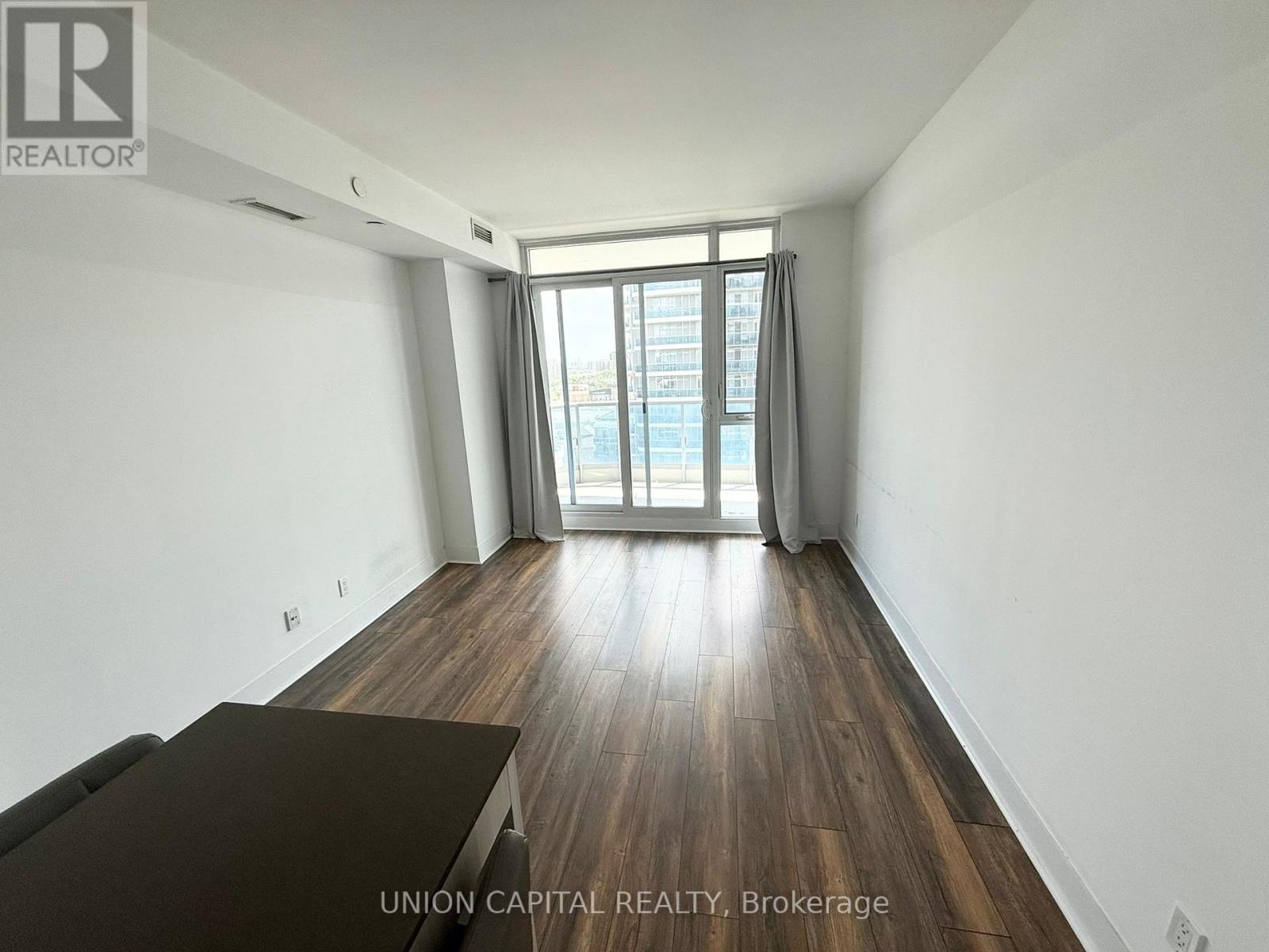 1201 - 9471 Yonge Street, Richmond Hill, Ontario  L4C 0Z5 - Photo 5 - N12152616
