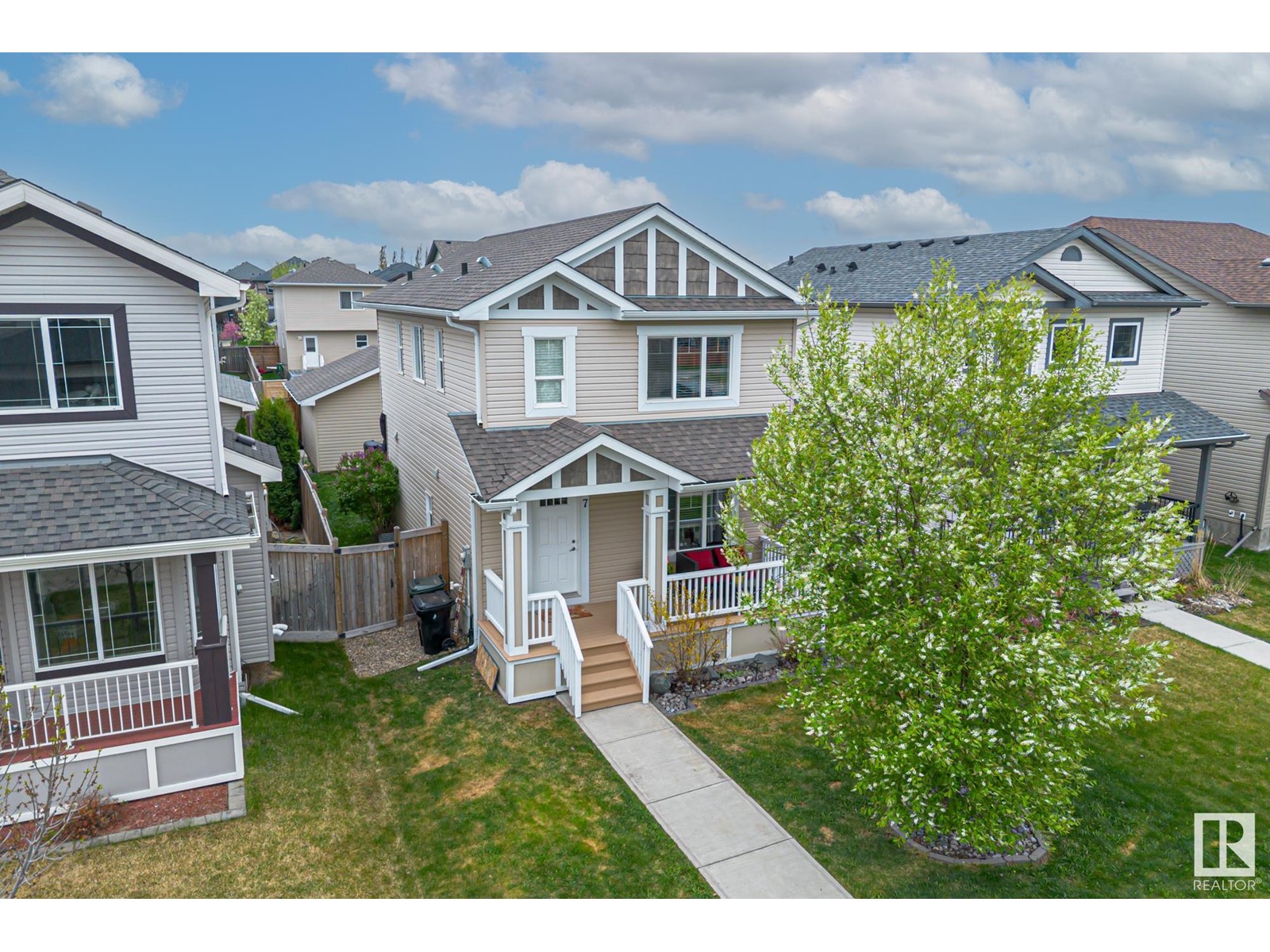 Property at 7 HEWITT CI image 1