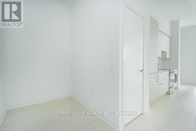 527 - 3900 Confederation Parkway, Mississauga (City Centre), Ontario  L5B 0M3 - Photo 6 - W12152617