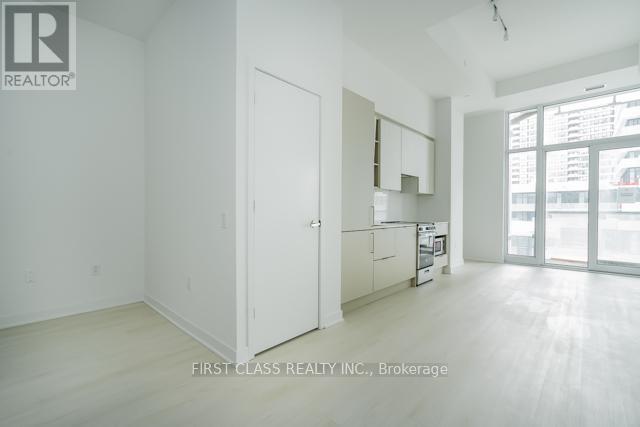 527 - 3900 Confederation Parkway, Mississauga (City Centre), Ontario  L5B 0M3 - Photo 7 - W12152617