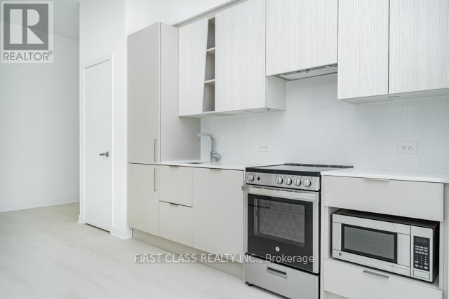 527 - 3900 Confederation Parkway, Mississauga (City Centre), Ontario  L5B 0M3 - Photo 9 - W12152617