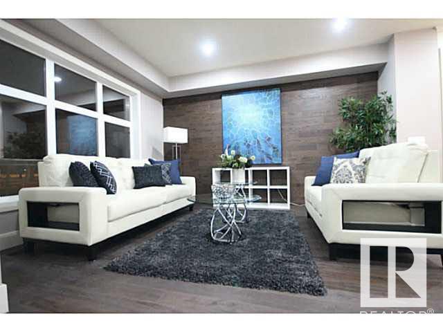 Property at 11333 76 AV NW image 3