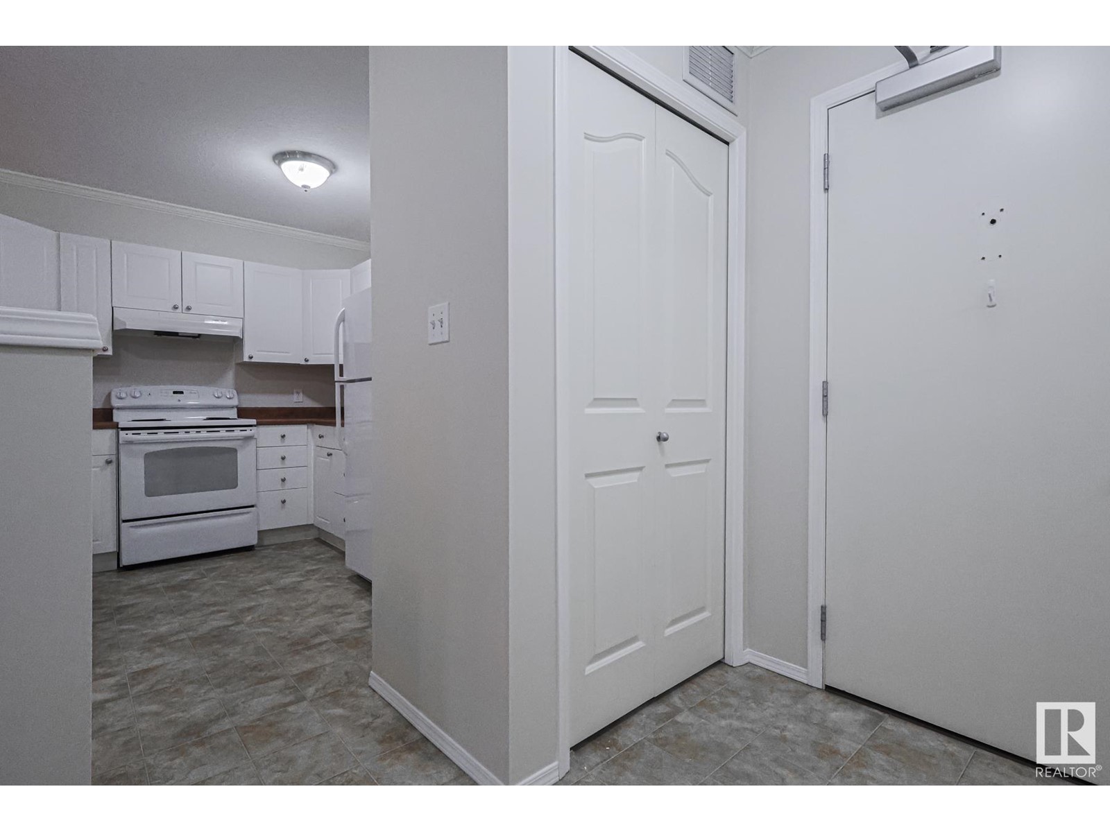 #402 10311 111 St Nw, Edmonton, Alberta  T5K 2Y8 - Photo 4 - E4425879