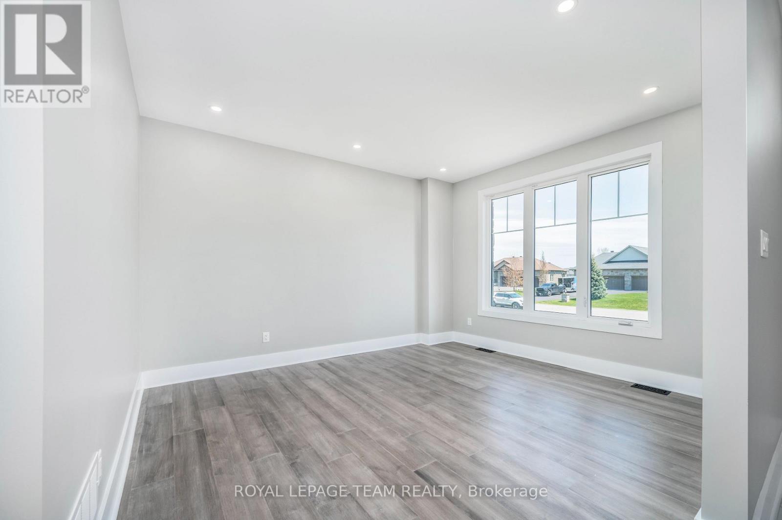 Property at 1444 WATER'S EDGE WAY image 3