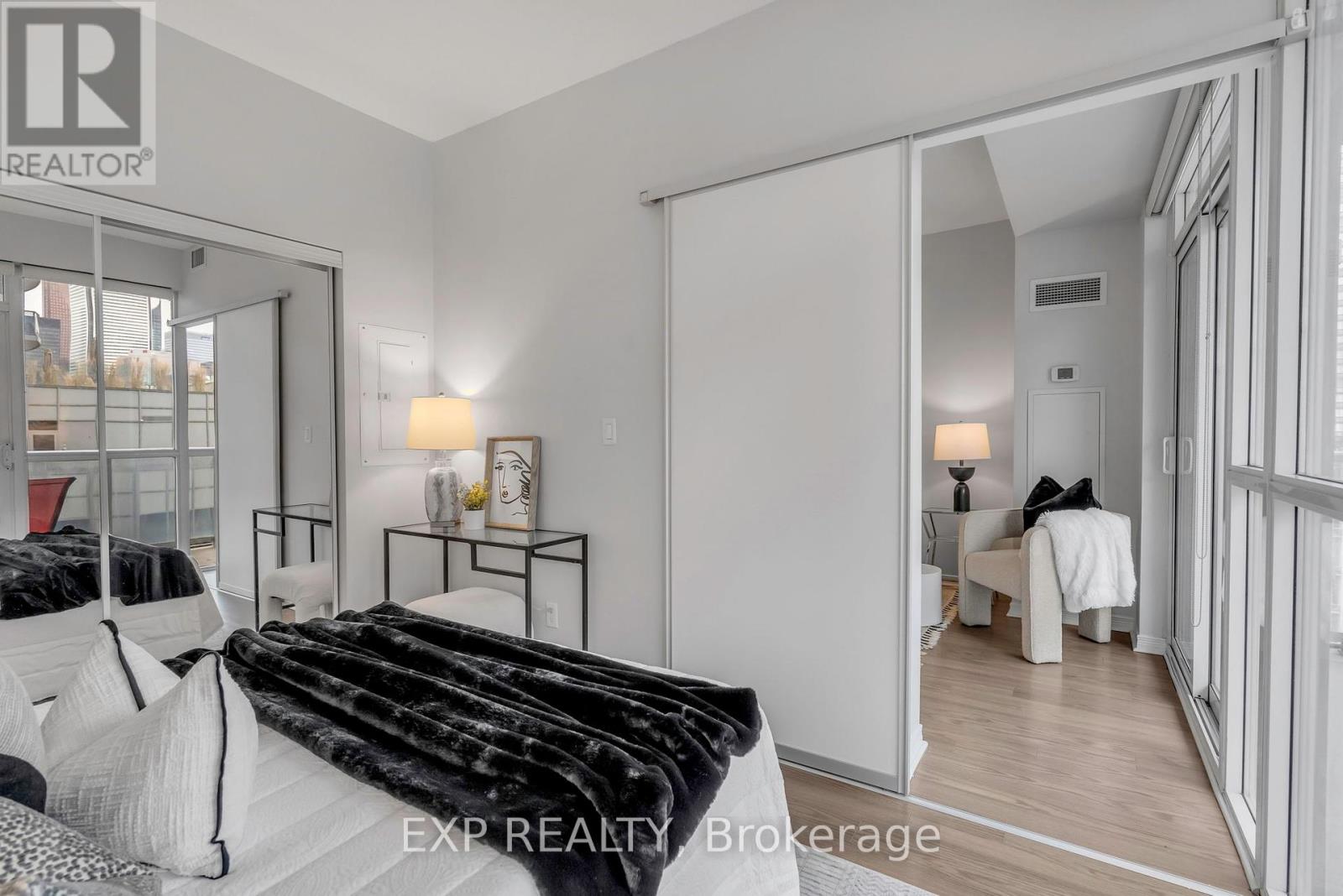 2021 - 352 Front Street W, Toronto, Ontario  M5V 0K3 - Photo 15 - C12152638