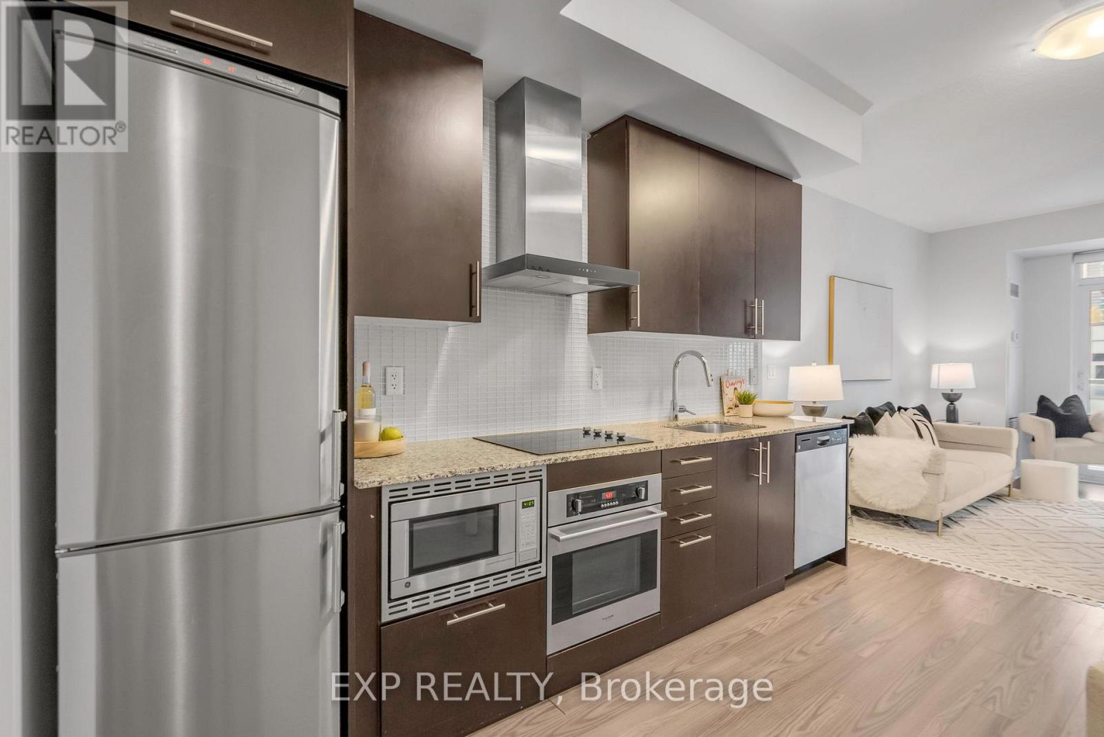 2021 - 352 Front Street W, Toronto, Ontario  M5V 0K3 - Photo 4 - C12152638