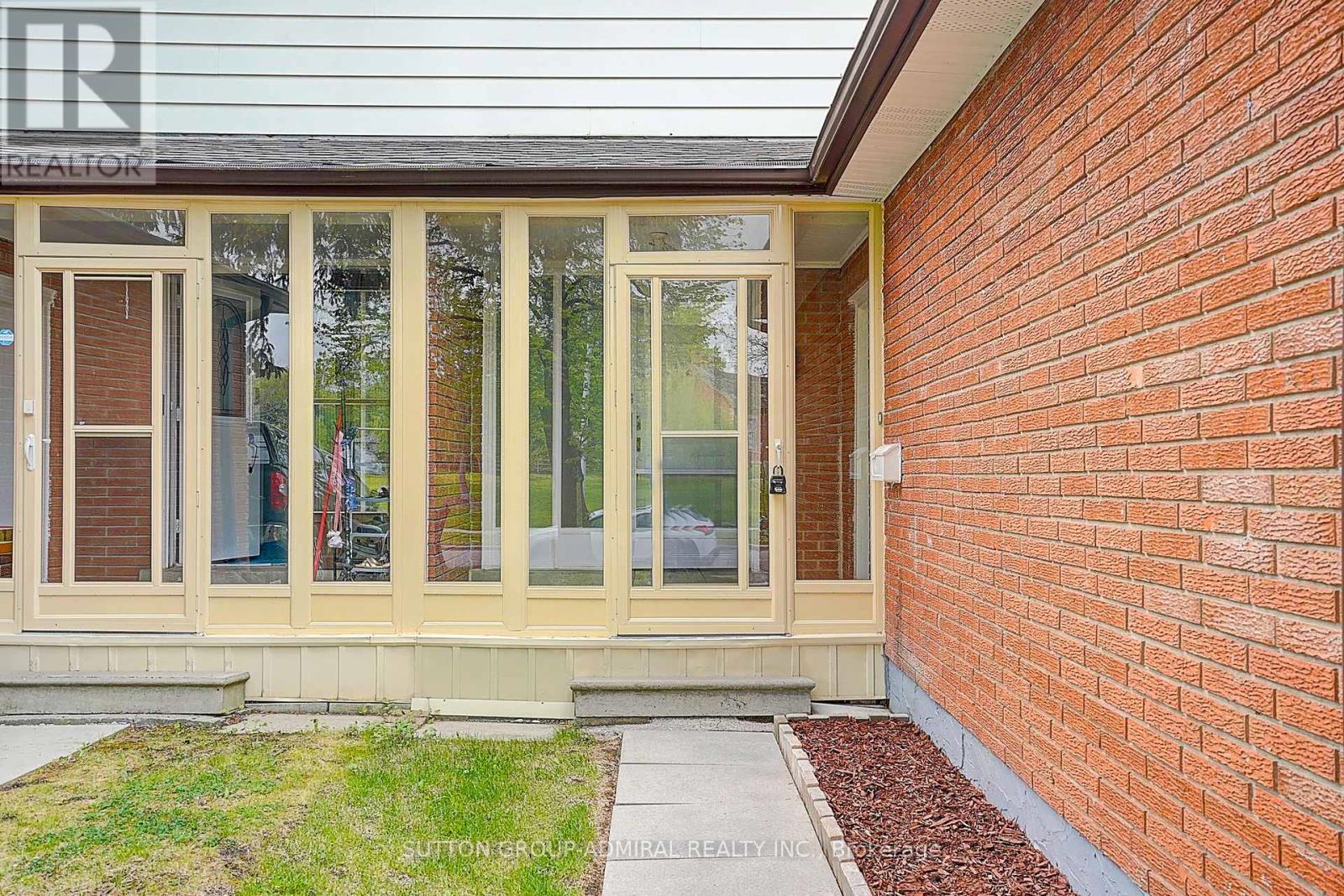 157 Angus Drive, Toronto, Ontario  M2J 2W9 - Photo 4 - C12152615