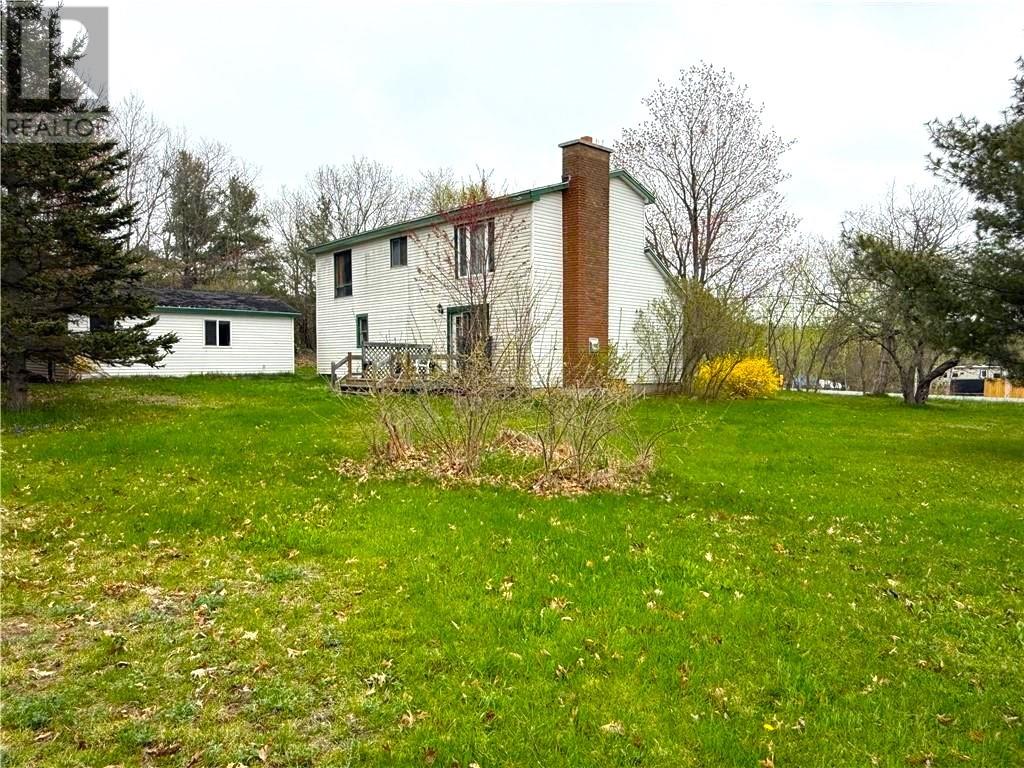 251 Woodward Avenue, Blind River, Ontario  P0R 1B0 - Photo 4 - 2122186