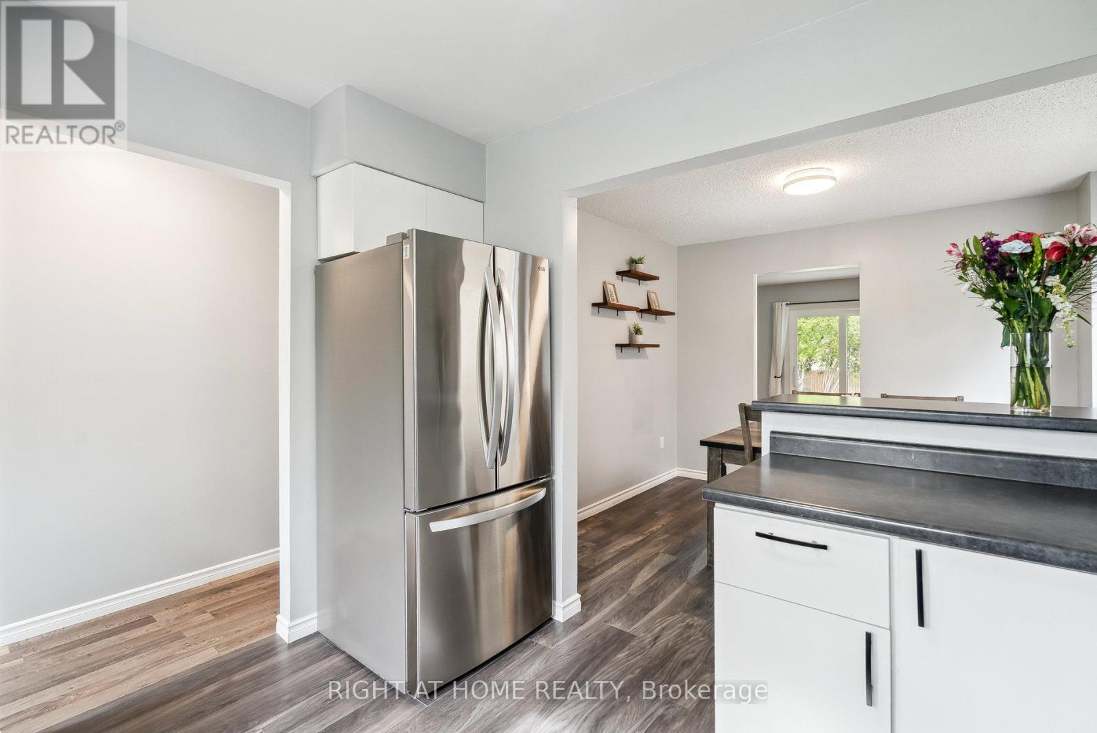 63 Elizabeth Street, Barrie, Ontario  L4N 6M4 - Photo 11 - S12152648