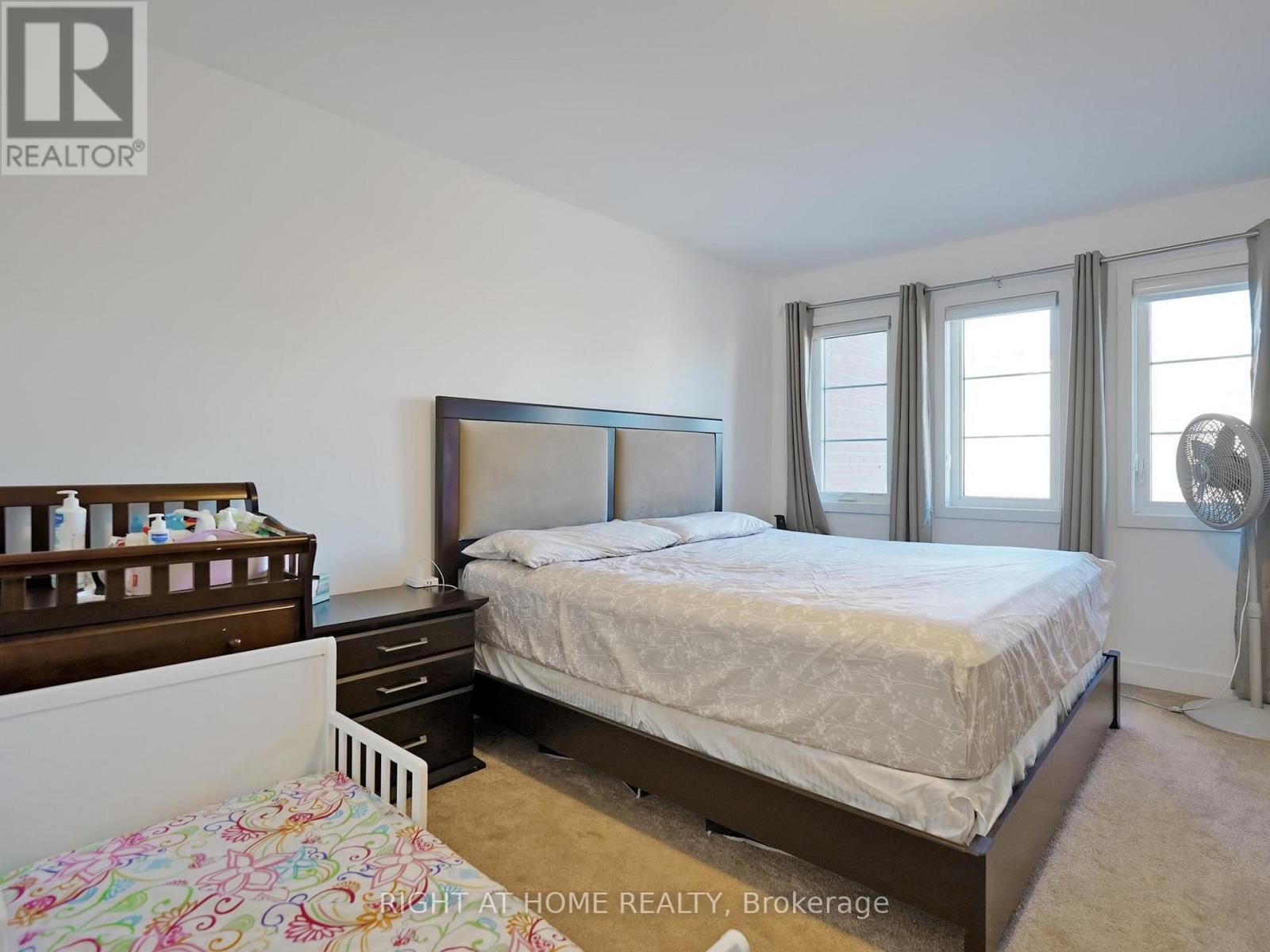 39 Hay Lane, Barrie, Ontario  L9J 0T8 - Photo 11 - S12152661