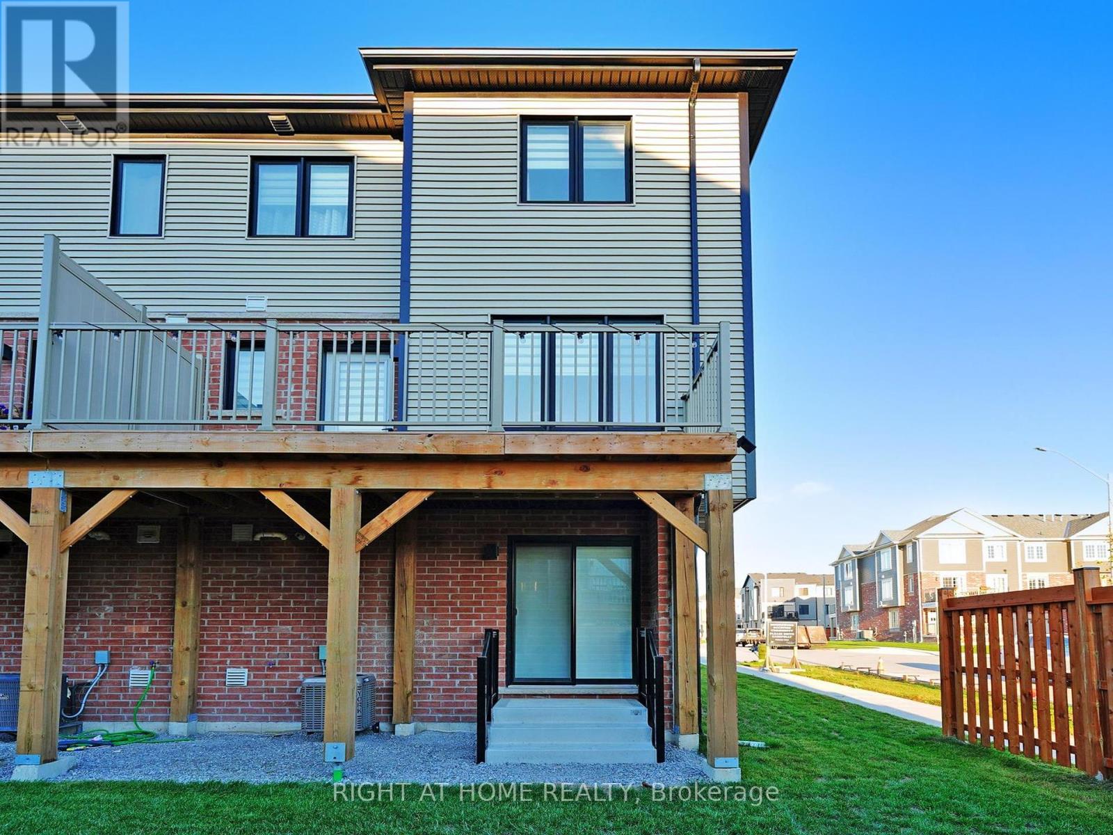 39 Hay Lane, Barrie, Ontario  L9J 0T8 - Photo 2 - S12152661