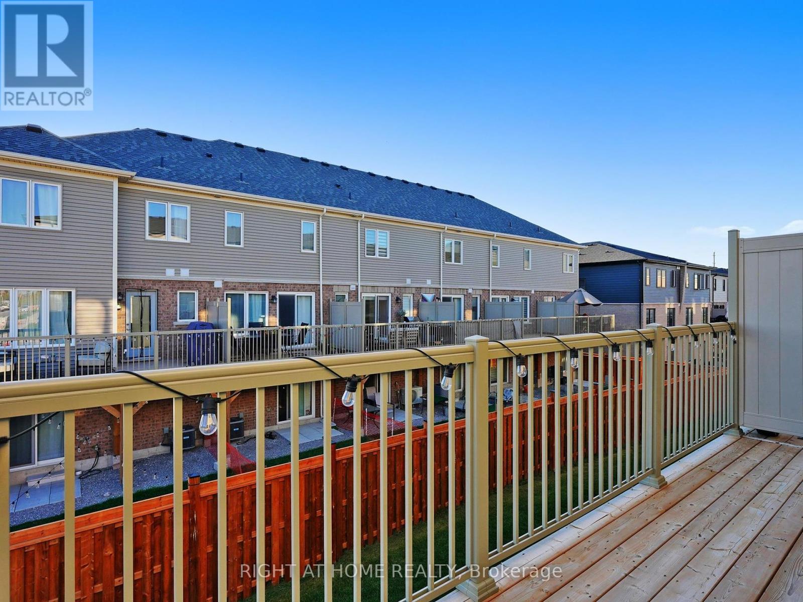 39 Hay Lane, Barrie, Ontario  L9J 0T8 - Photo 3 - S12152661