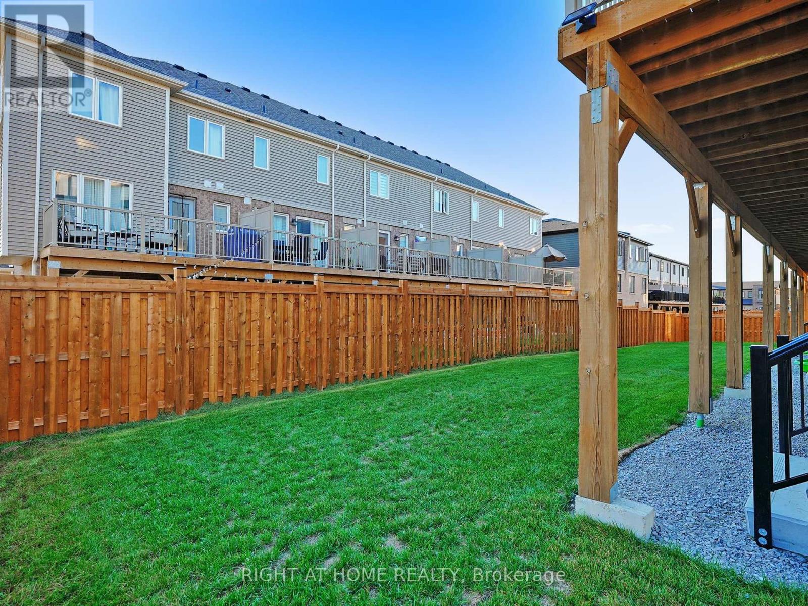 39 Hay Lane, Barrie, Ontario  L9J 0T8 - Photo 5 - S12152661